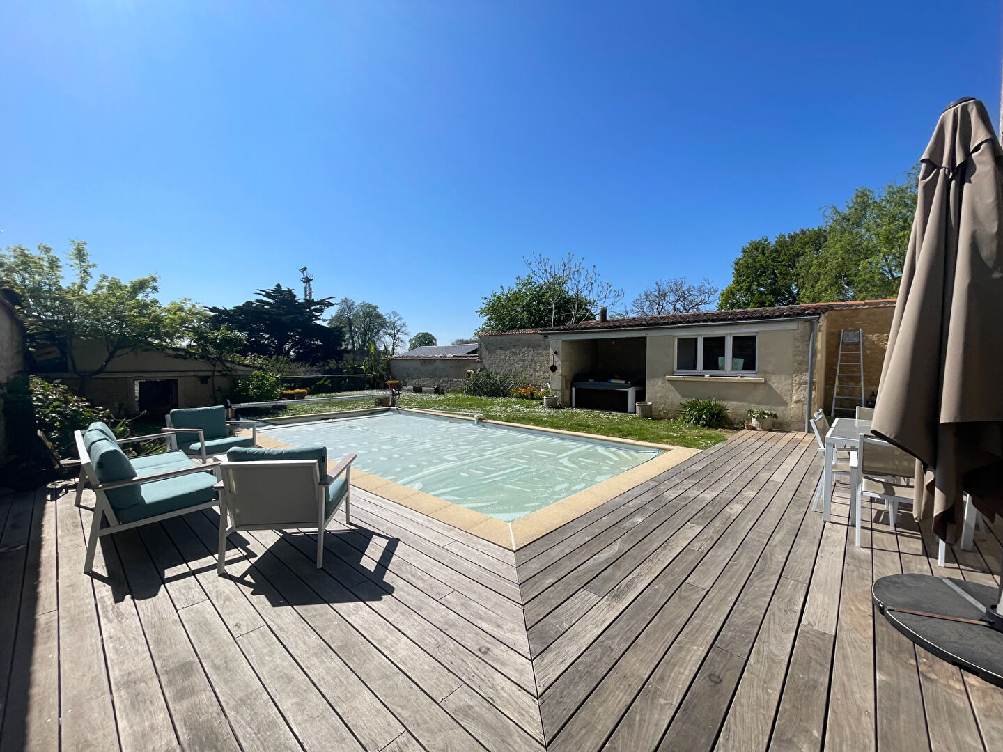 Maison FONTENAY LE COMTE (85200) 8 pièces 231.00 m²