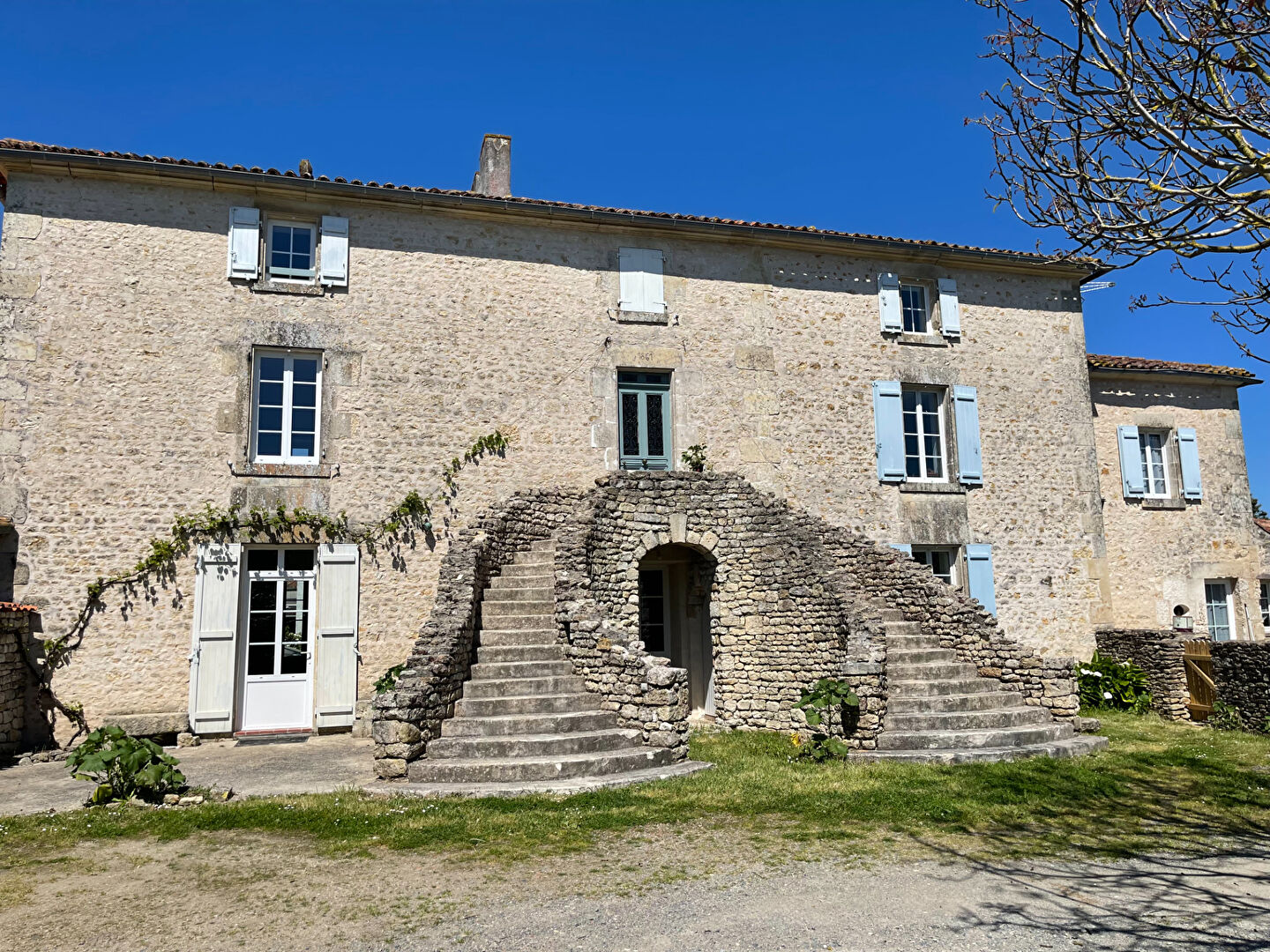 Immeuble de rapport DOIX LES FONTAINES (85200) 12 pièces 293.00 m²