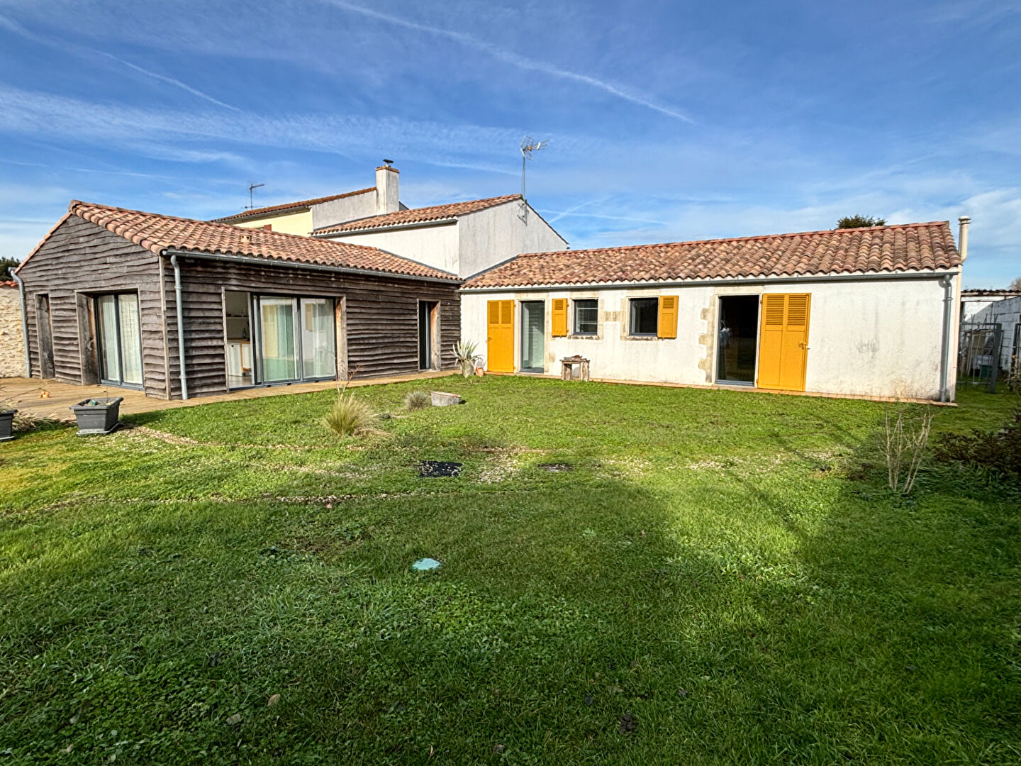 Maison SAINTE RADEGONDE DES NOYERS (85450) 6 pi&egrave;ces 180.00 m&sup2;