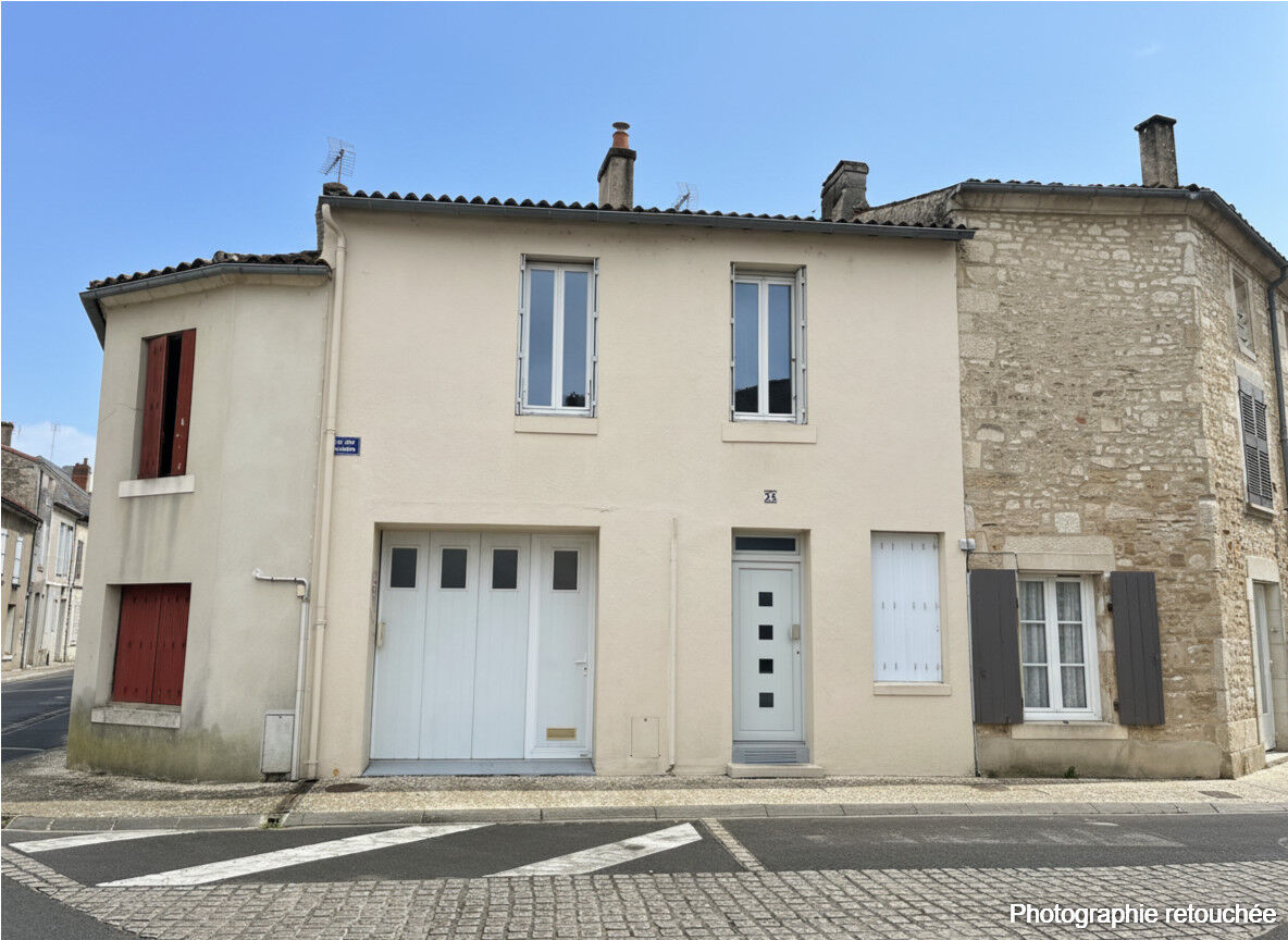 Maison FONTENAY LE COMTE (85200) 5 pi&egrave;ces 118.00 m&sup2;