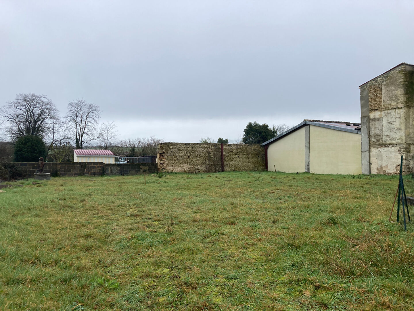 Terrain FONTENAY LE COMTE (85200) 836.00 m&sup2;
