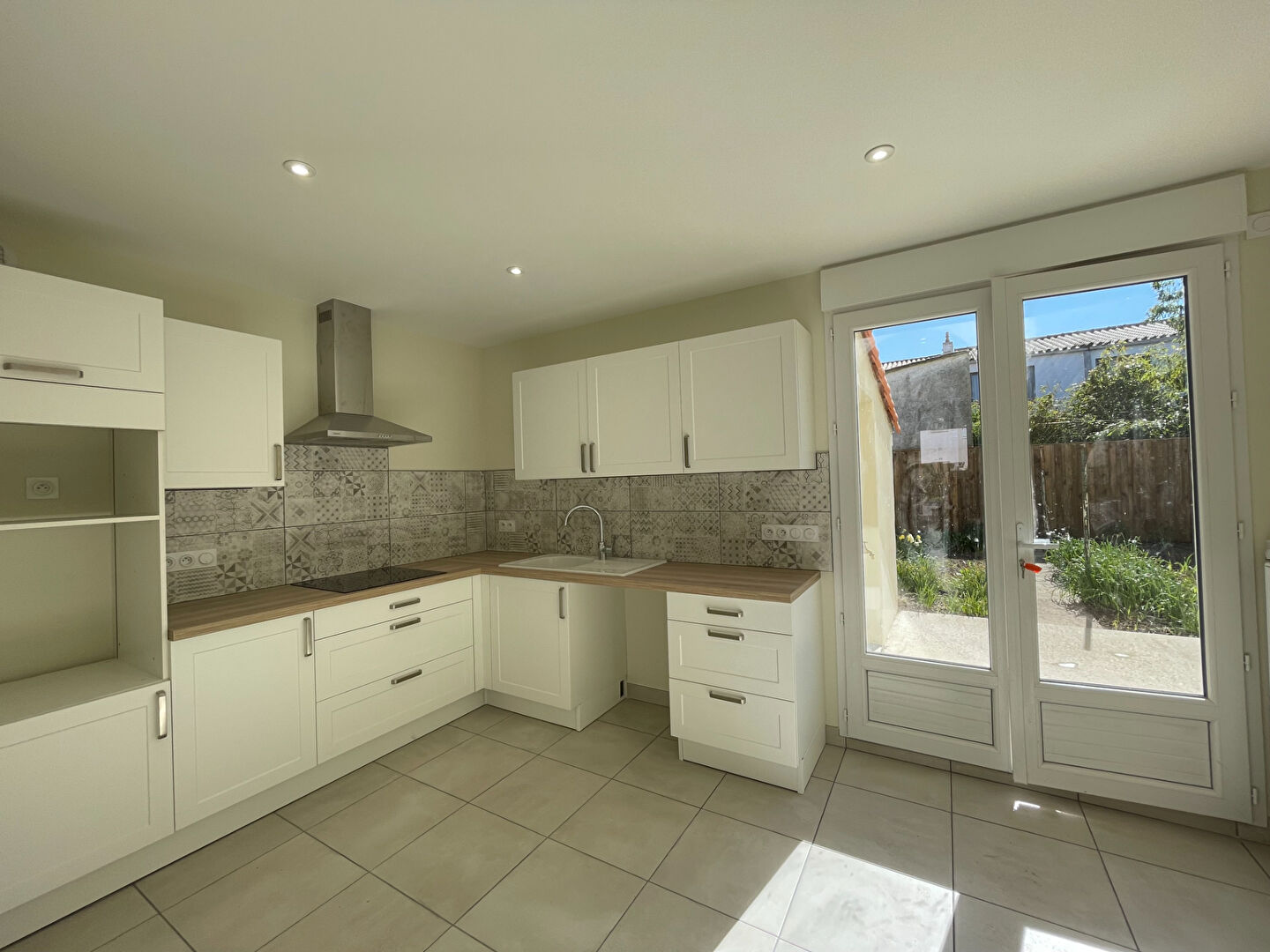 Maison FONTENAY LE COMTE (85200) 5 pi&egrave;ces 100.00 m&sup2;