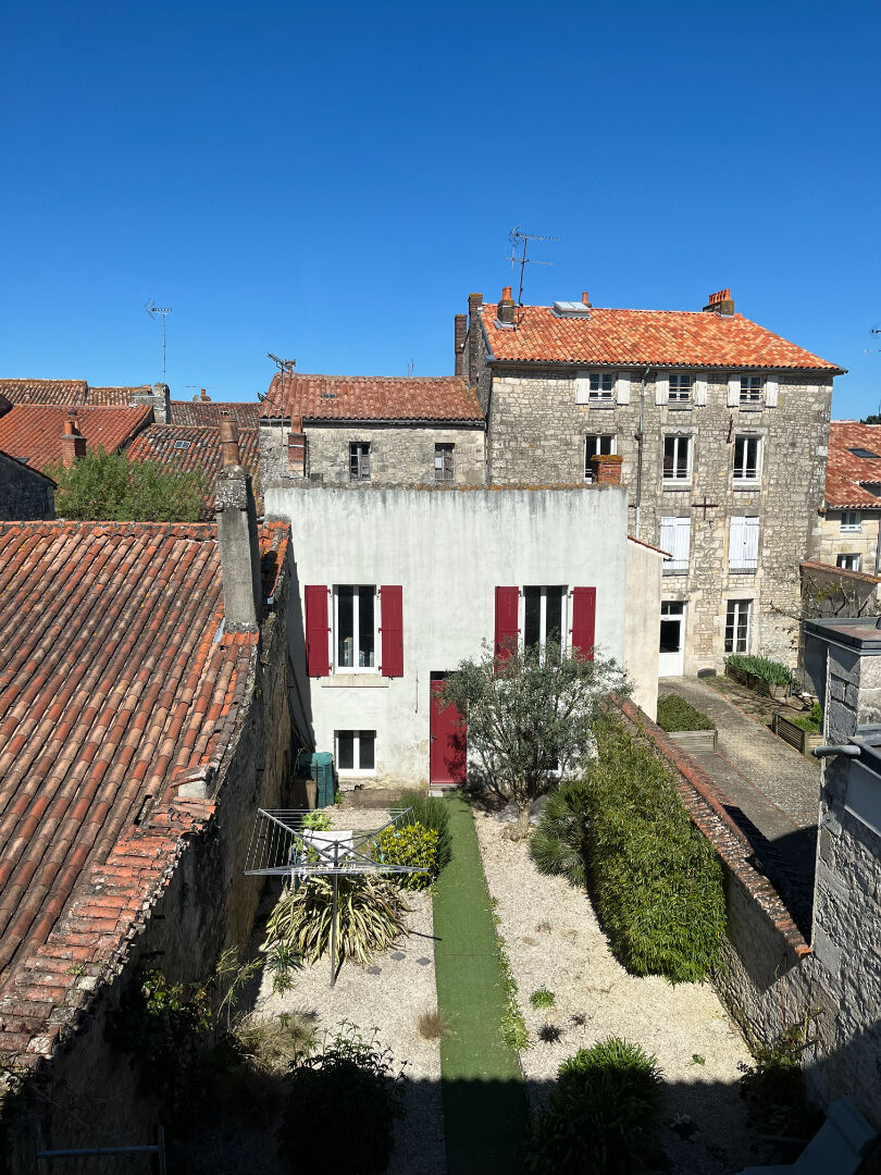 Maison FONTENAY LE COMTE (85200) 7 pi&egrave;ces 136.00 m&sup2;