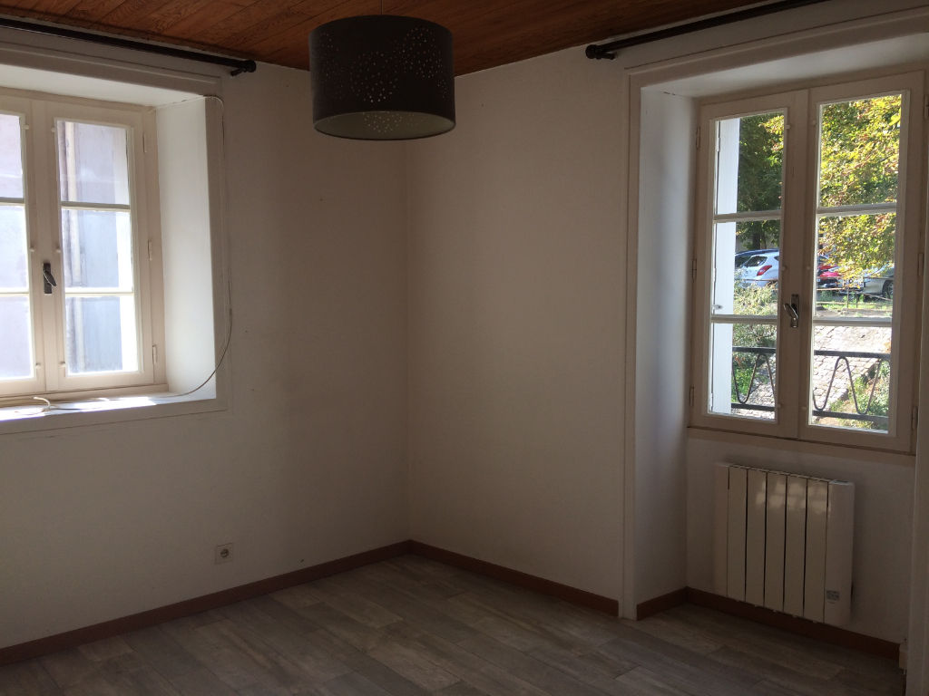 Appartement FONTENAY LE COMTE (85200) 1 pièce 23.00 m²