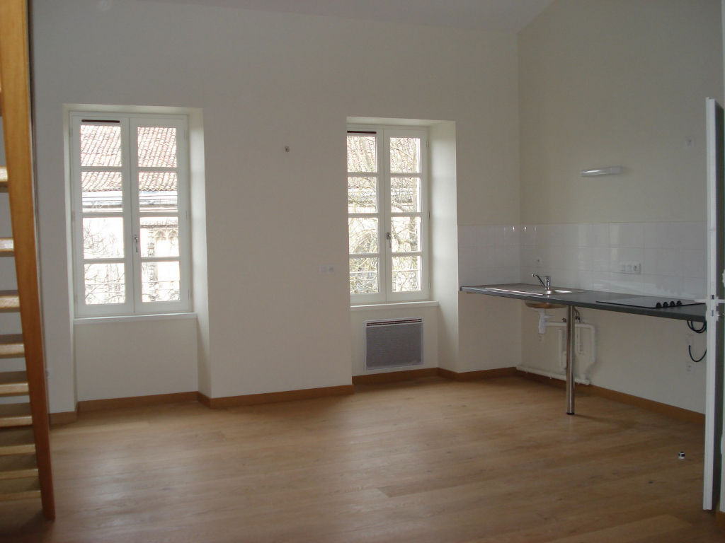 Appartement FONTENAY LE COMTE (85200) 4 pi&egrave;ces 80.00 m&sup2;