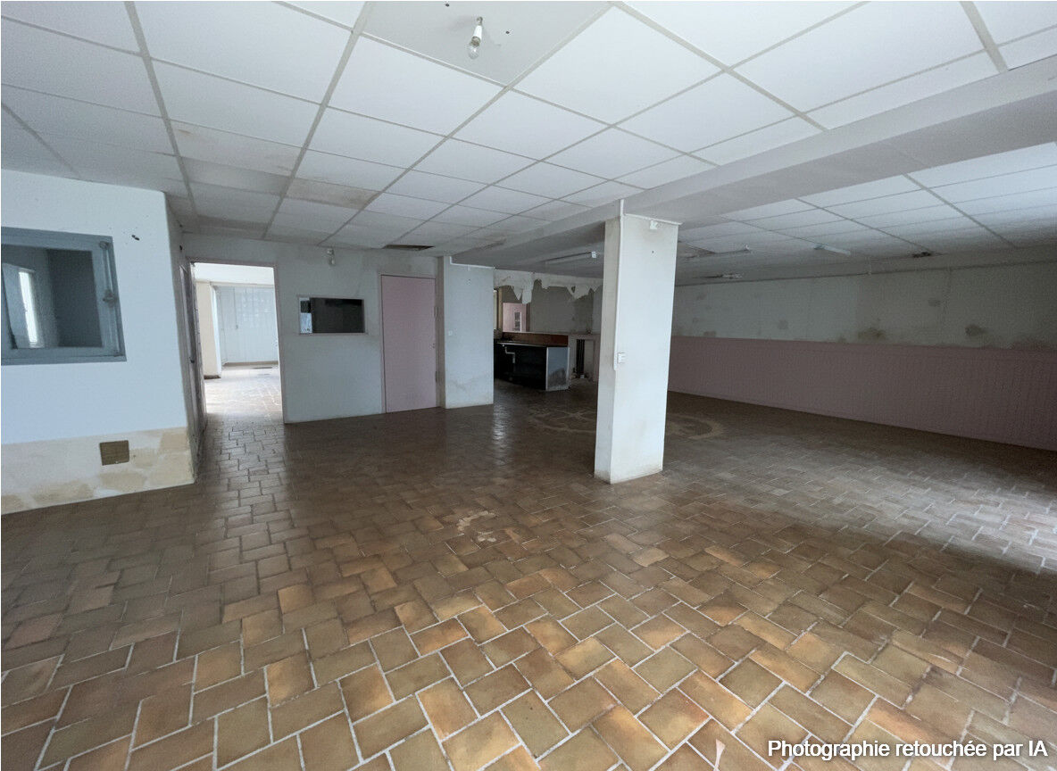 Local commercial FONTENAY LE COMTE (85200) 3 pi&egrave;ces 122.70 m&sup2;