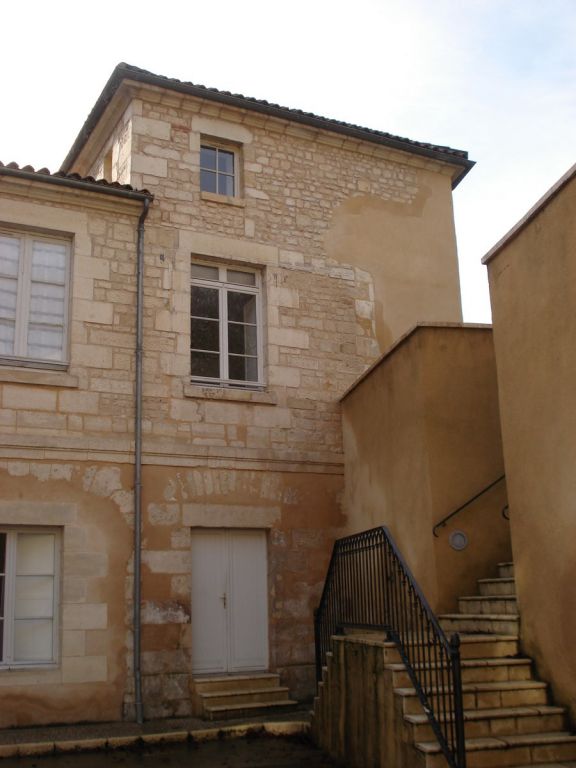 Appartement FONTENAY LE COMTE (85200) 4 pièces 100.00 m²