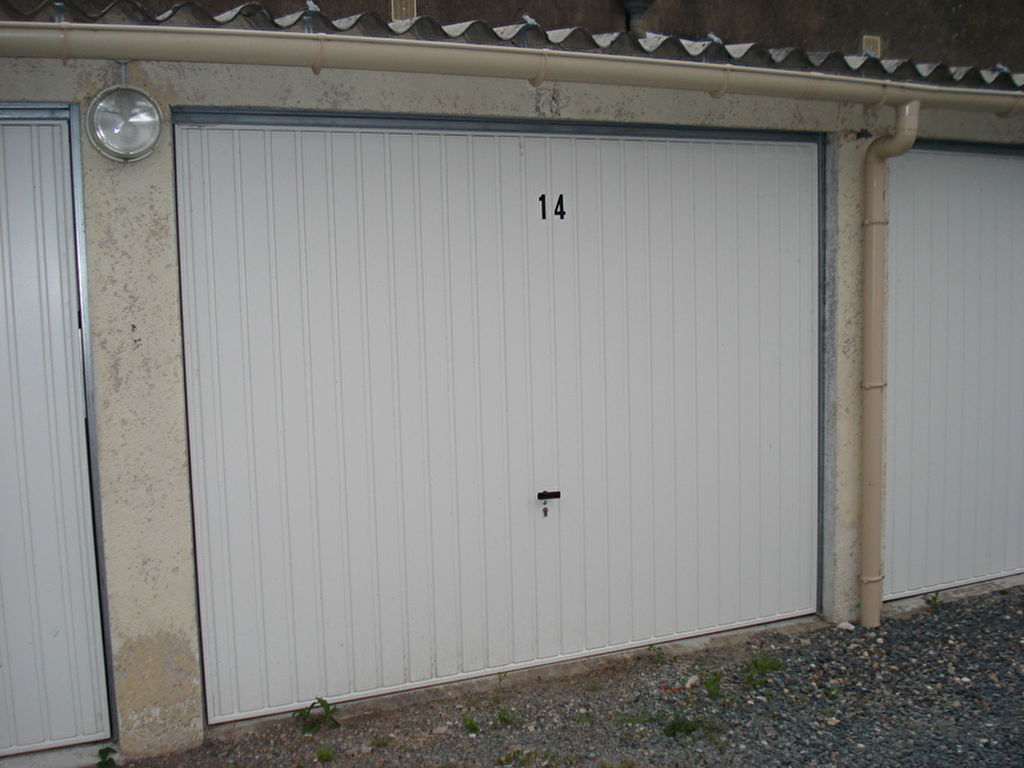 Parking / box FONTENAY LE COMTE (85200) 12.00 m²