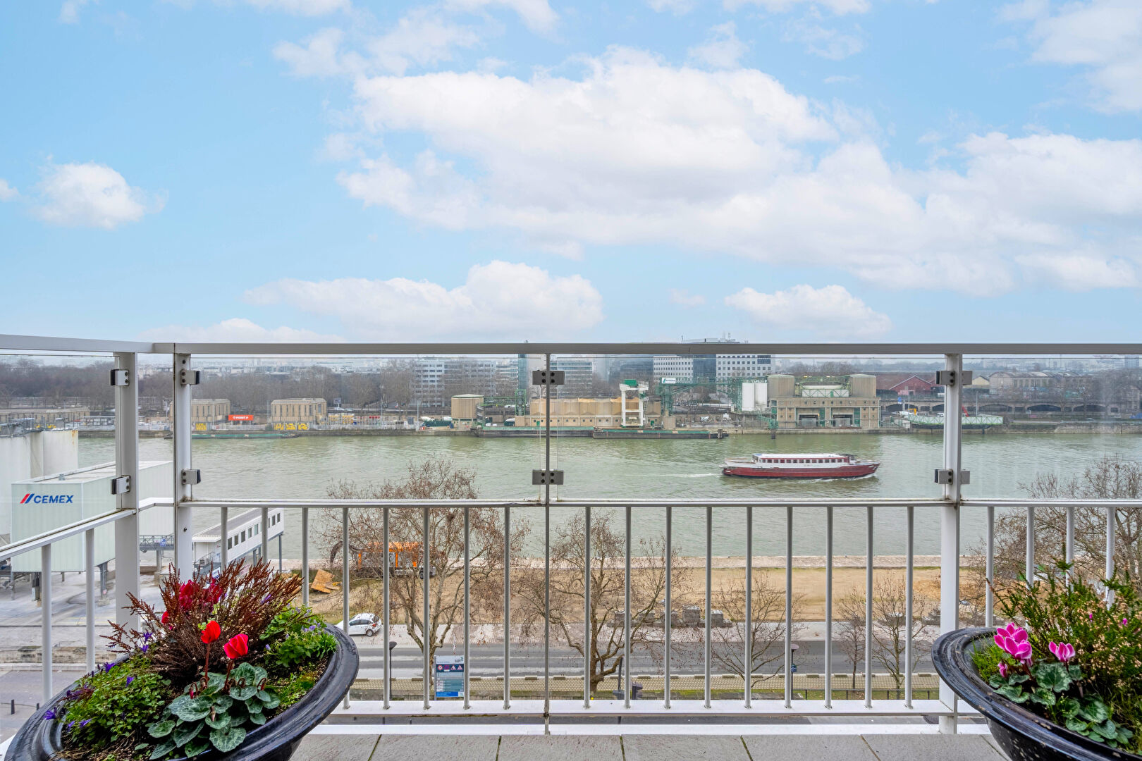 à 2 km de Gentilly 955 000 € Appartement 4 pièces , 3 chambres 87.00 m² Avec terrassegarage/box Voir le bien