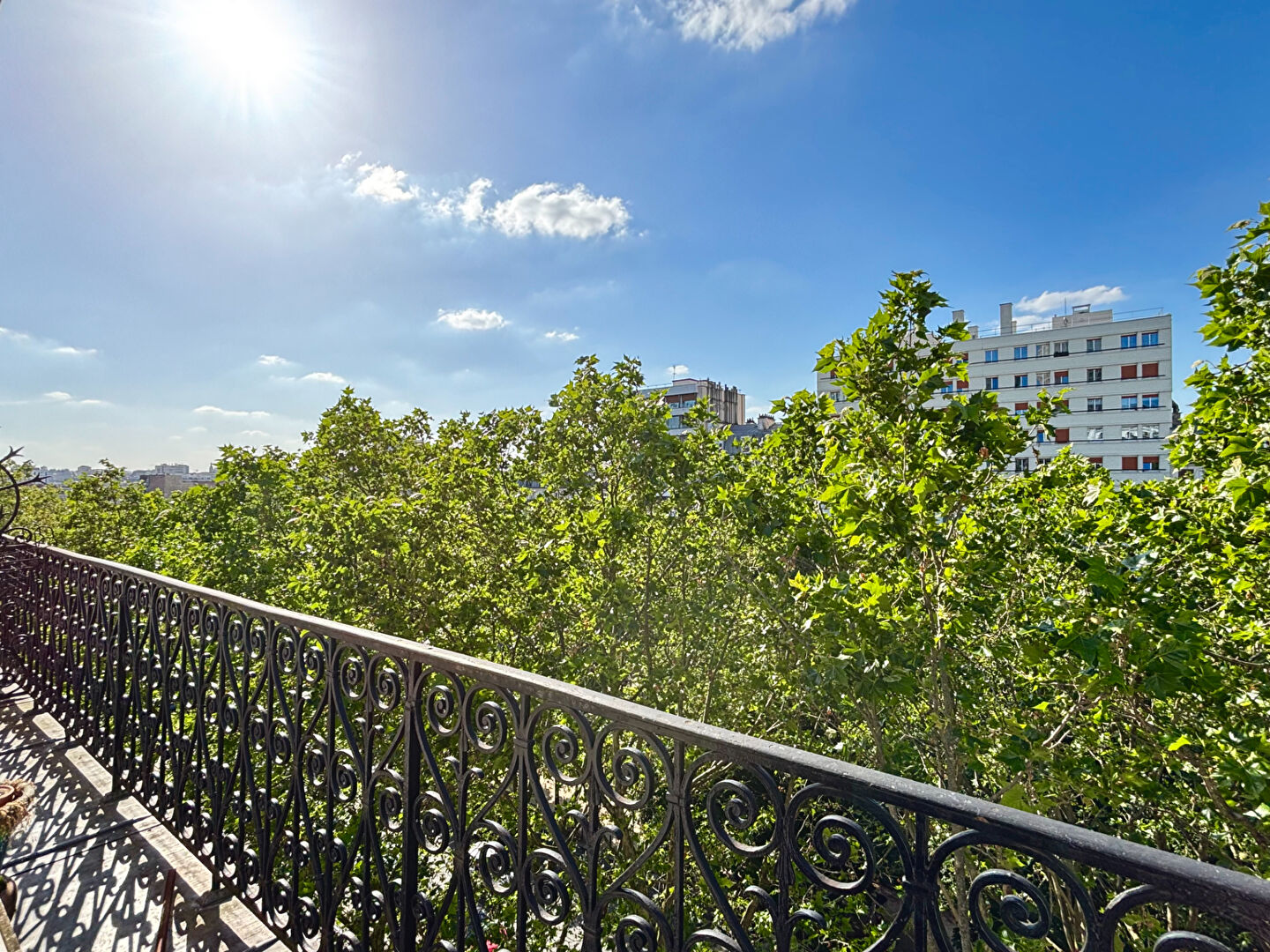 à 3 km de Paris 04 Exclusif 389 000 € Appartement 2 pièces , 1 chambre 43.00 m² Voir le bien