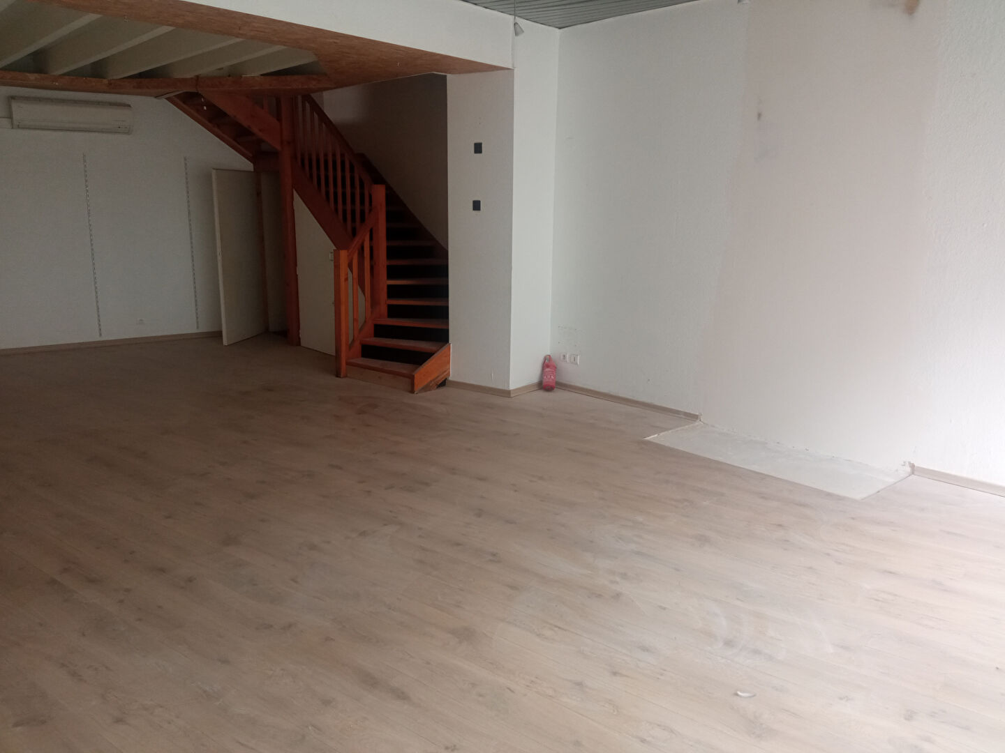 Local commercial CHALLANS (85300) 88.07 m&sup2;