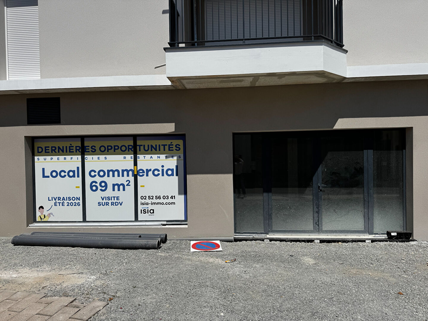 Local commercial CHALLANS (85300) 69.45 m&sup2;