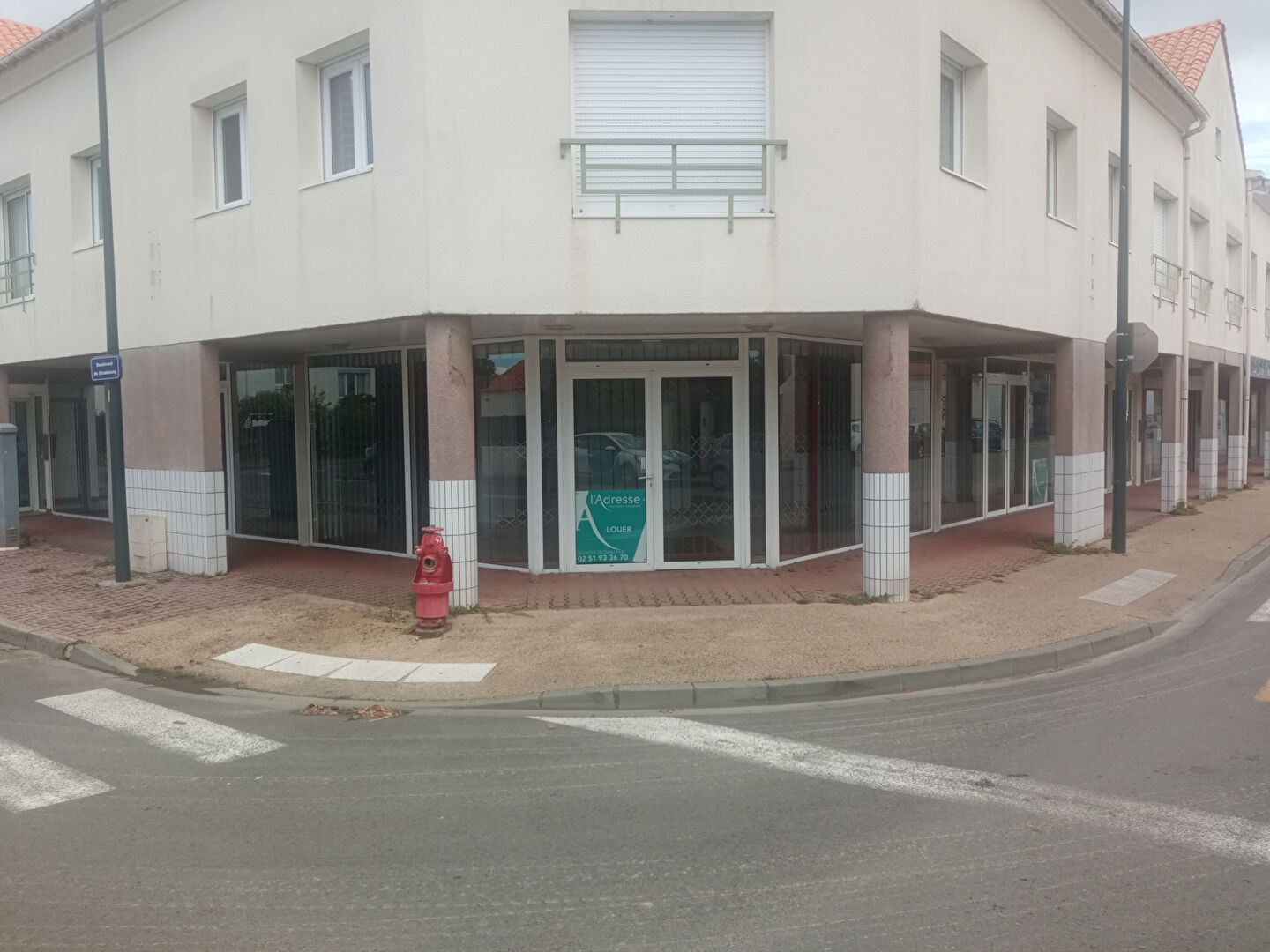 Local commercial CHALLANS (85300) 140.00 m&sup2;