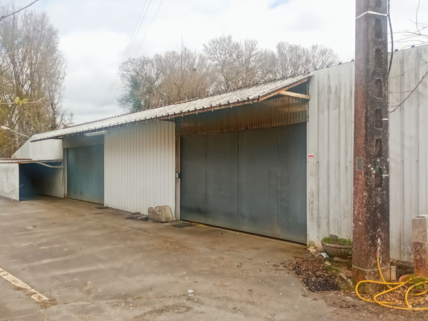 Entrep&ocirc;t / Local industriel LE PERRIER (85300) 400.00 m&sup2;