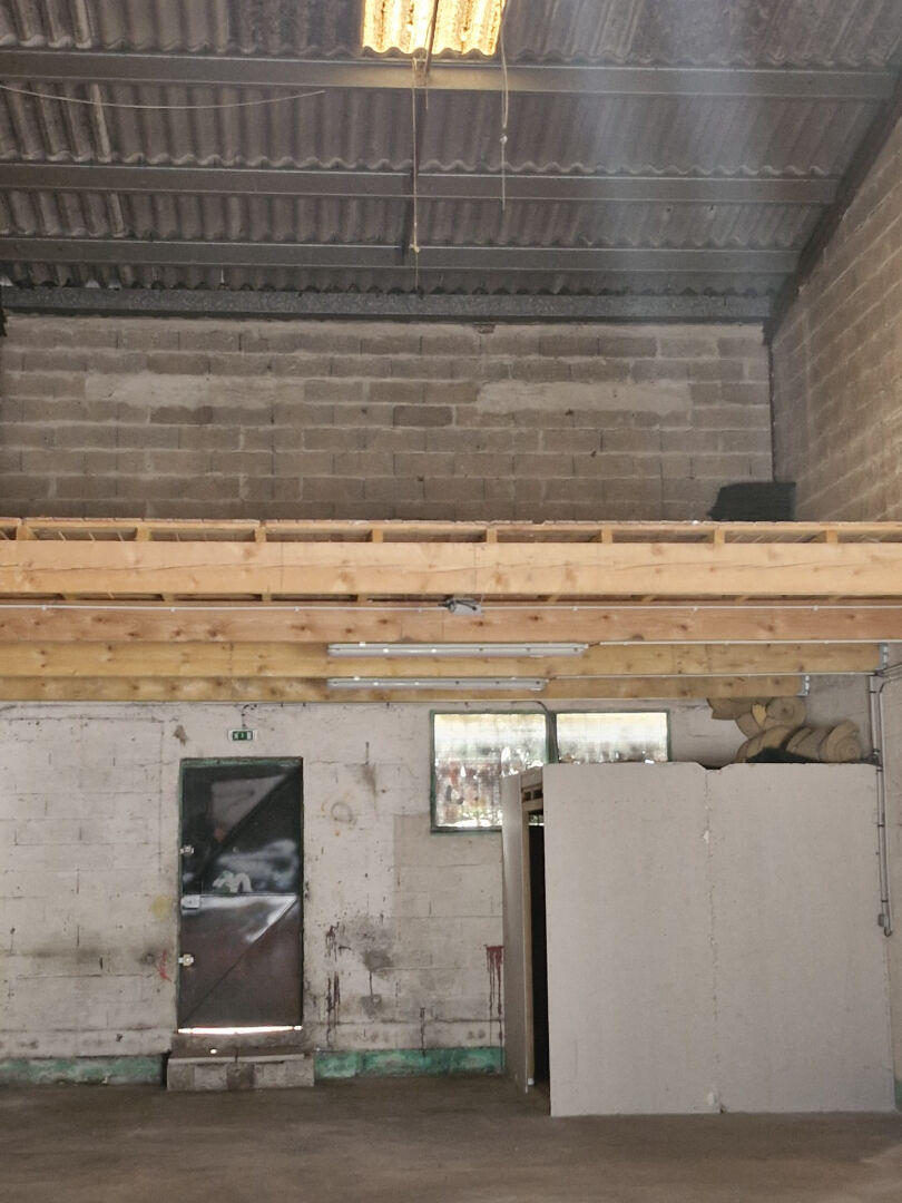 Entrepôt / Local industriel SOLLIES VILLE (83210) 96.00 m²