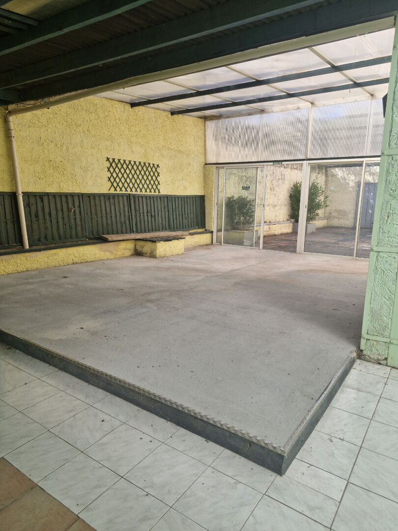 Local commercial SOLLIES VILLE (83210) 300.00 m²