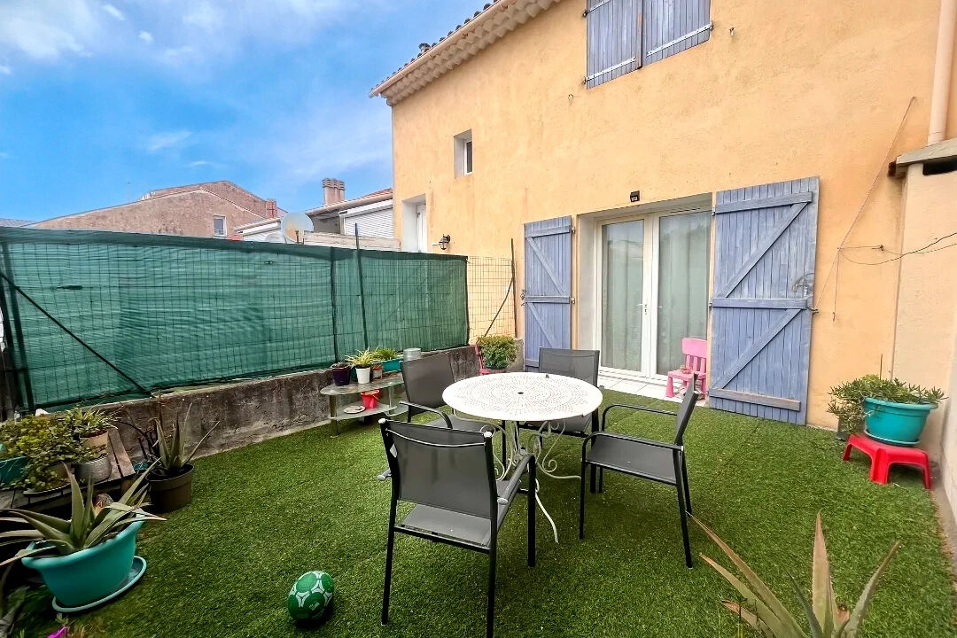 Immeuble LA CRAU (83260) 6 pi&egrave;ces 215.00 m&sup2;