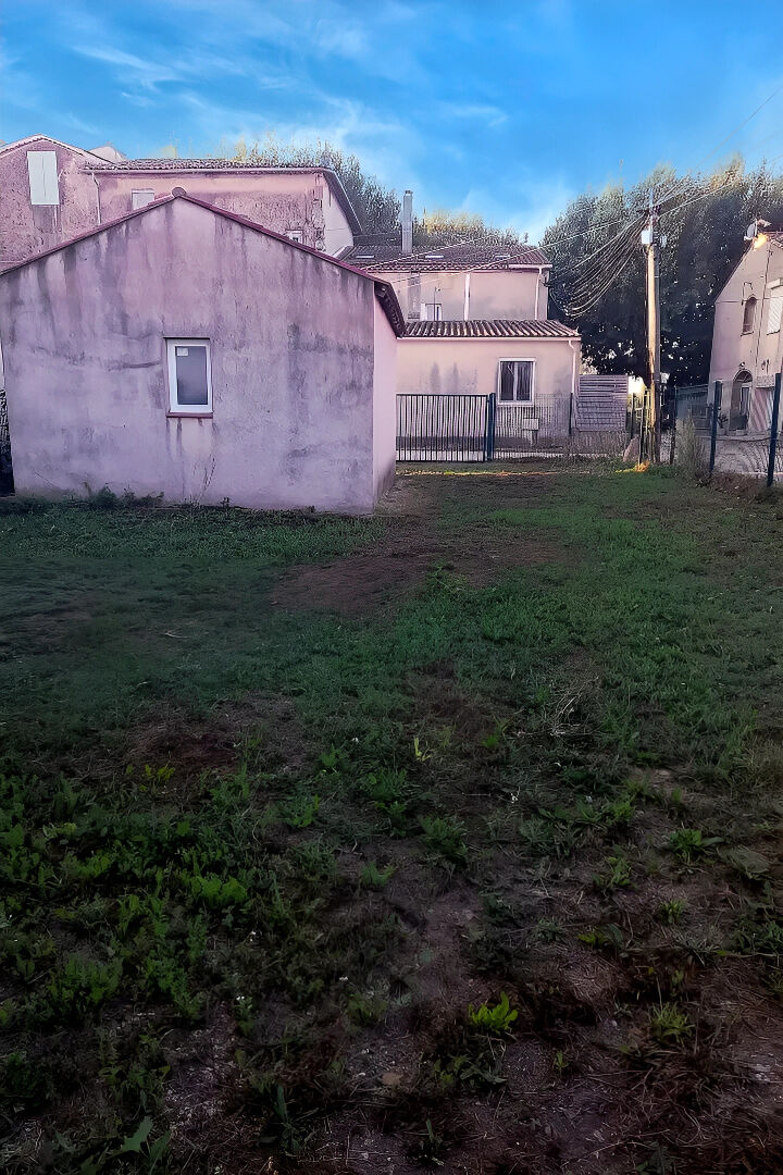 Parking / box LA CRAU (83260) 1 pièce 30.00 m²