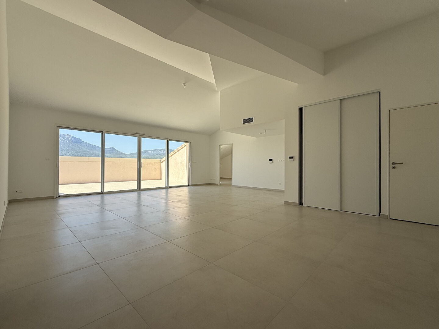 Appartement LA CRAU (83260) 4 pi&egrave;ces 122.00 m&sup2;