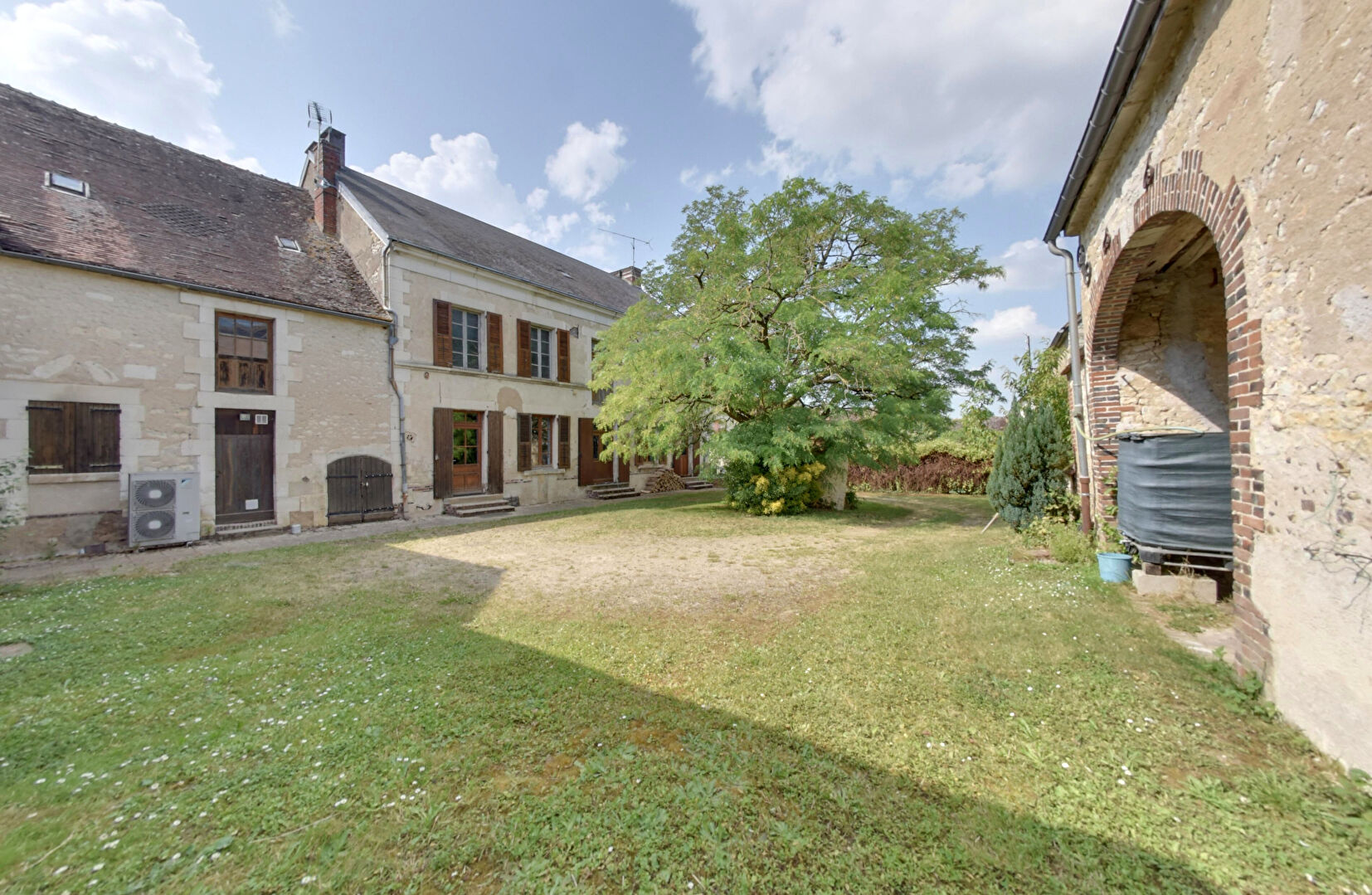 Maison VALRAVILLON (89110) 7 pièces 256.00 m²