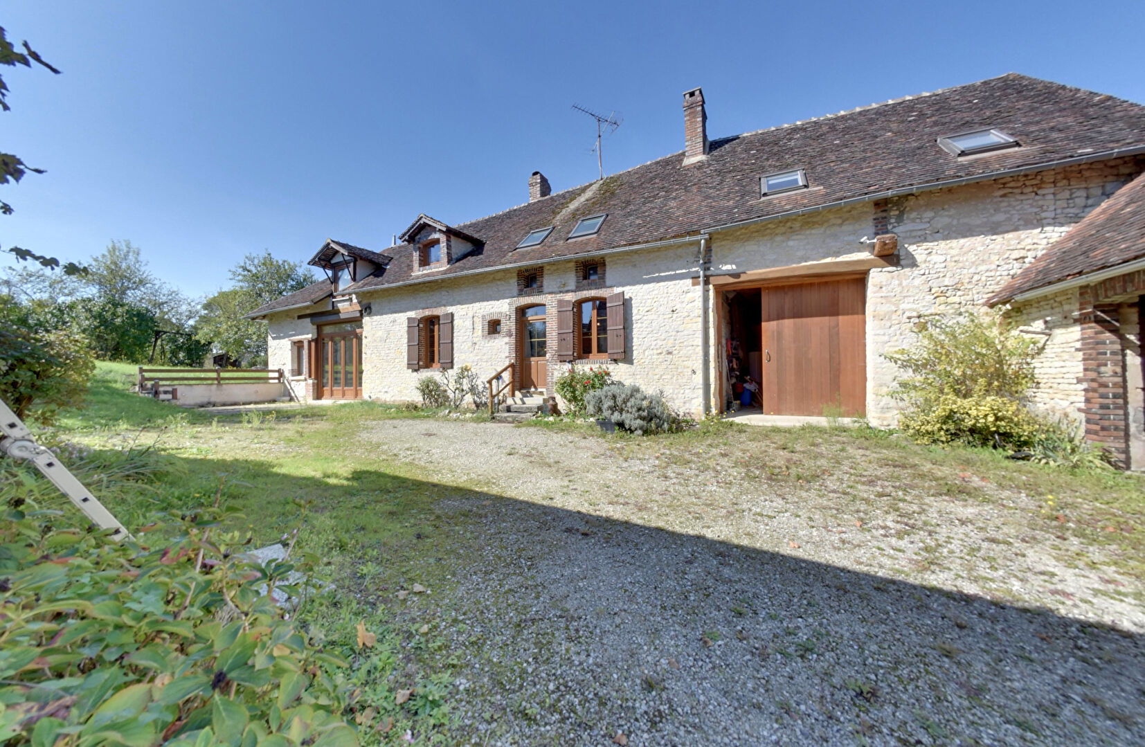 Maison POILLY SUR THOLON (89110) 8 pi&egrave;ces 188.00 m&sup2;