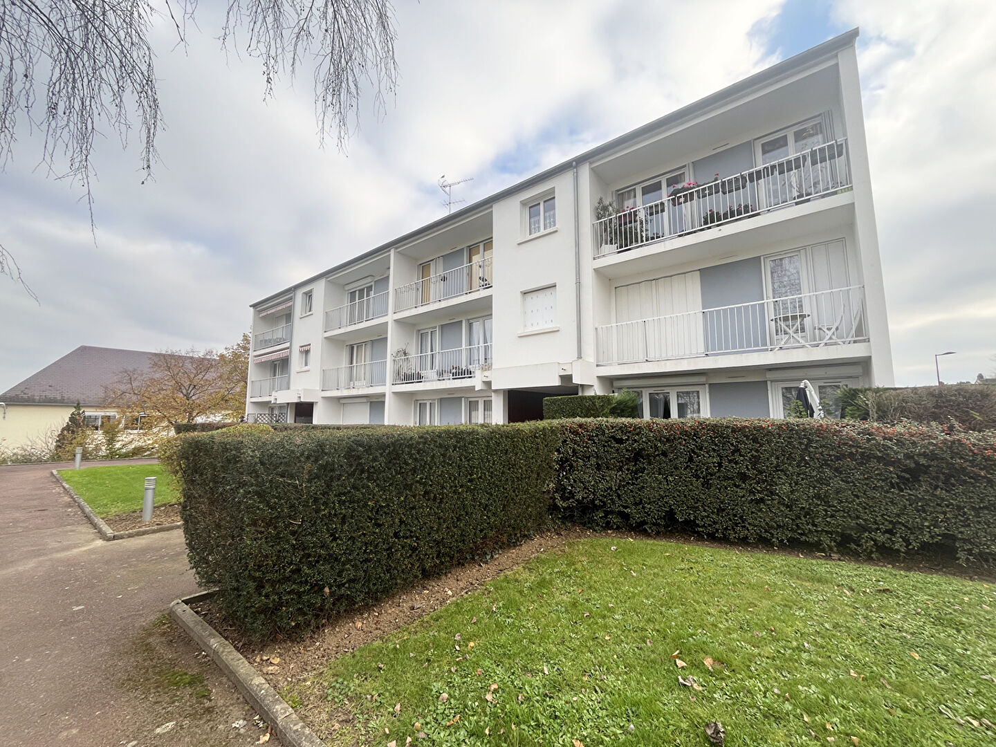 Dourdan (91) 92 000 € Appartement 1 pièce 33.20 m² Voir le bien