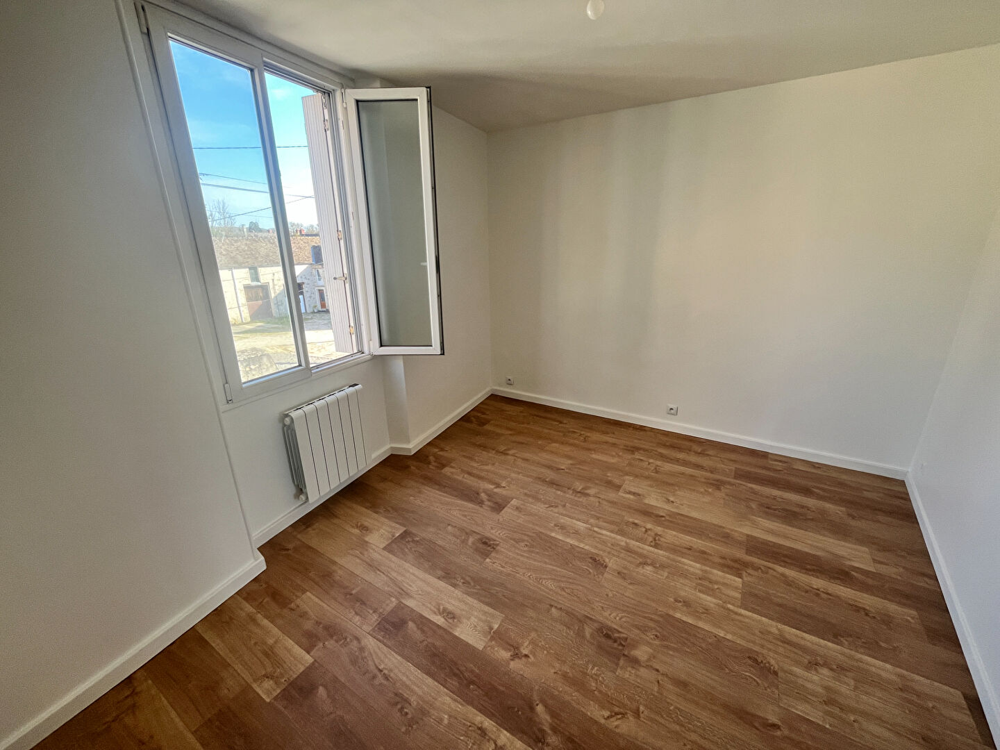 Appartement DOURDAN (91410) 2 pi&egrave;ces 30.69 m&sup2;