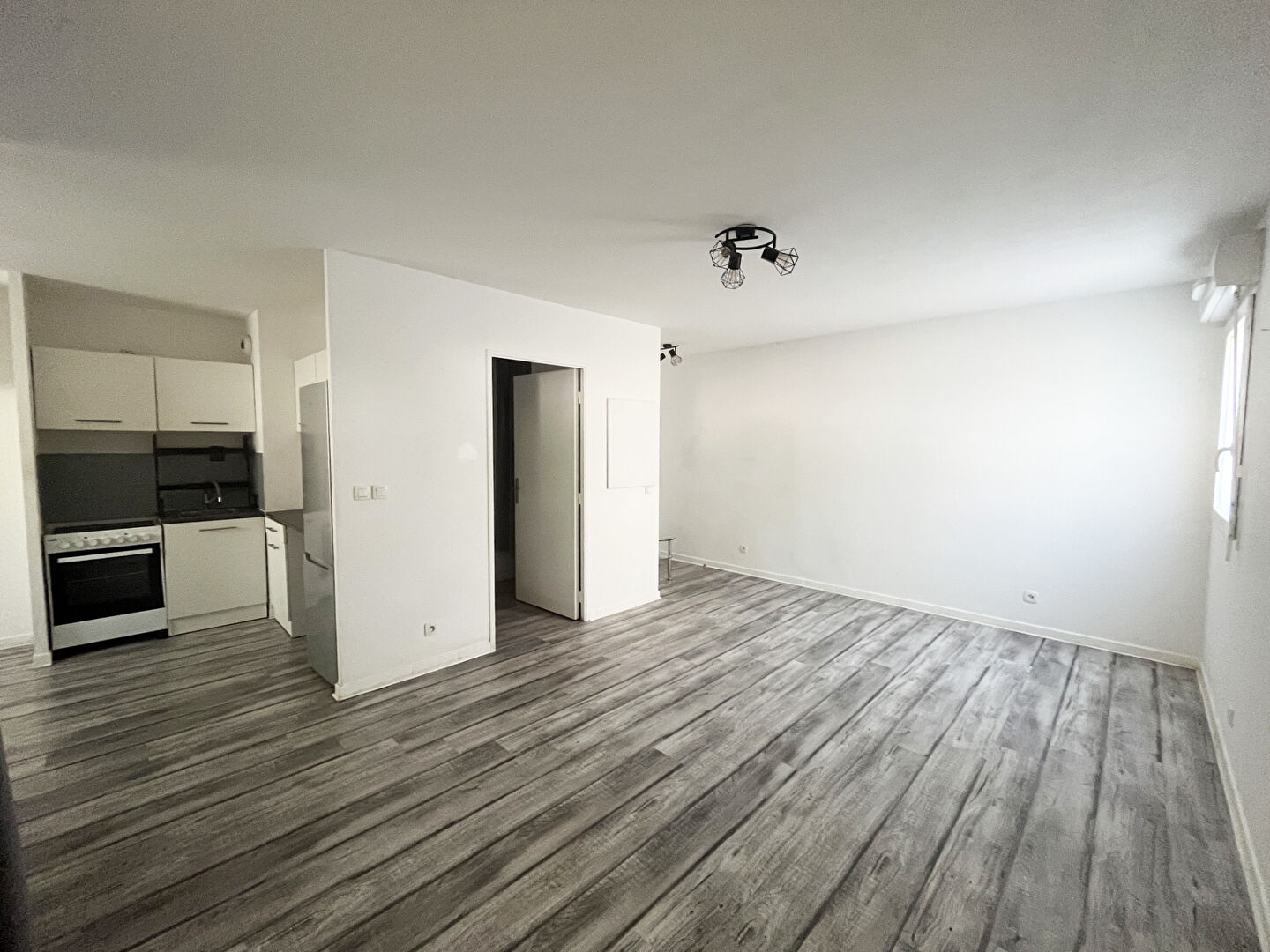 Appartement DOURDAN (91410) 1 pièce 35.00 m²