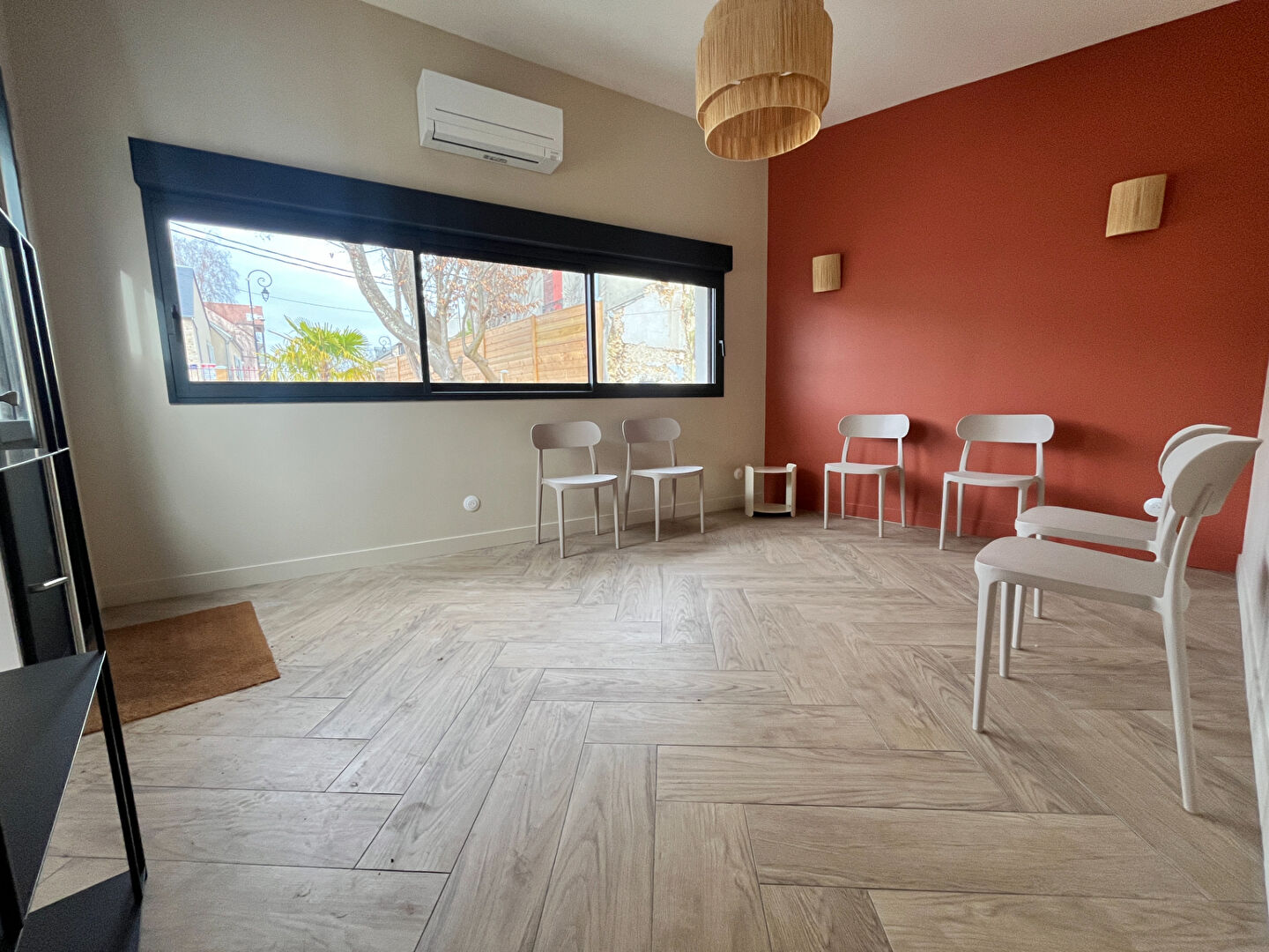 Local commercial DOURDAN (91410) 59.00 m&sup2;