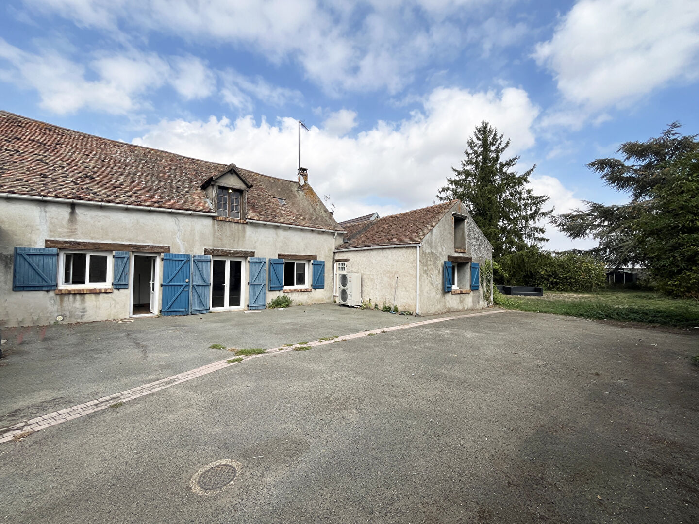 Dourdan (91) Exclusif 259 000 € Maison 5 pièces , 3 chambres 110.00 m² Avec jardin