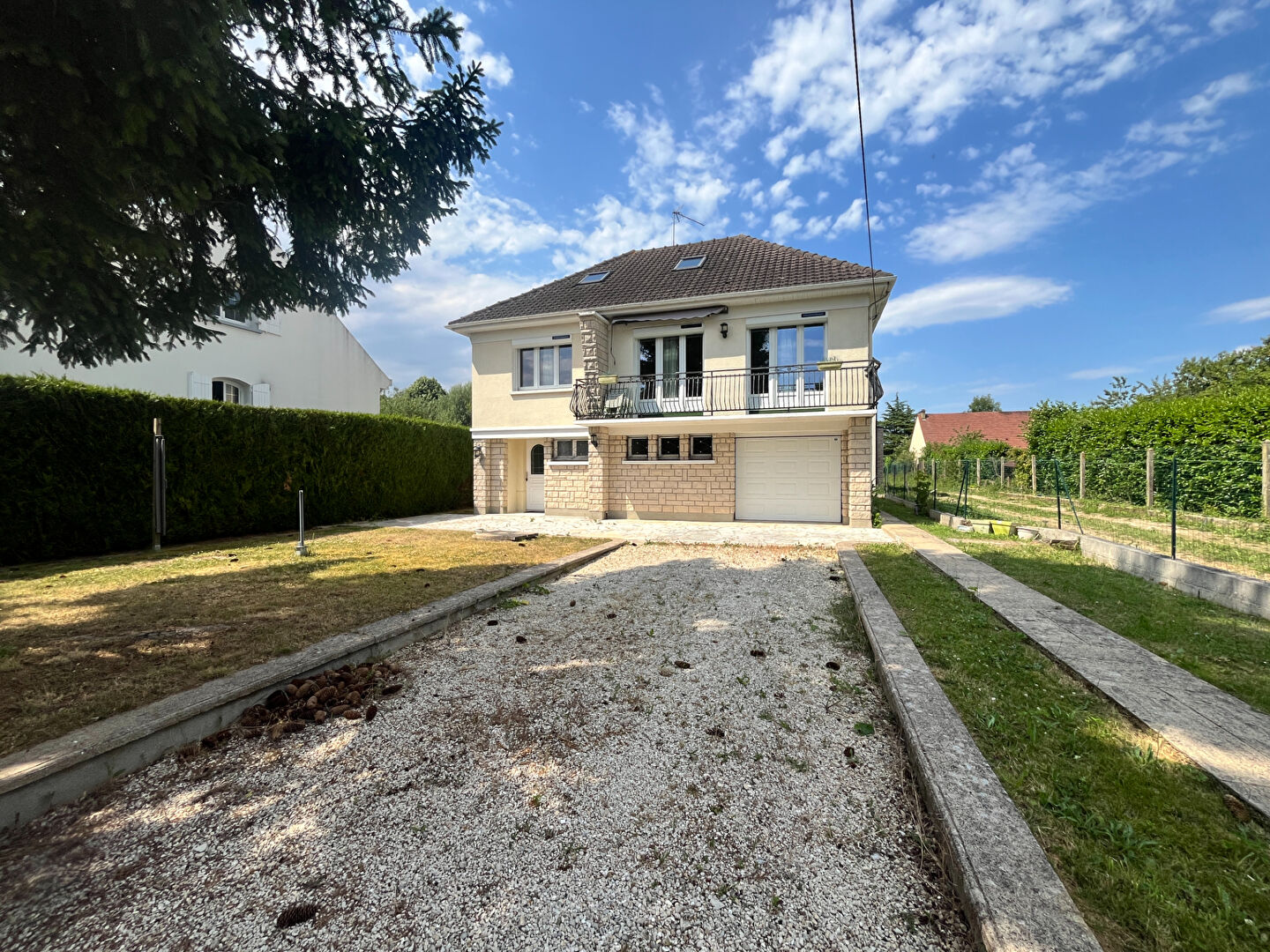 Saint-Arnoult-en-Yvelines (78) 334 000 € Maison 5 pièces , 4 chambres 107.91 m² Avec jardin