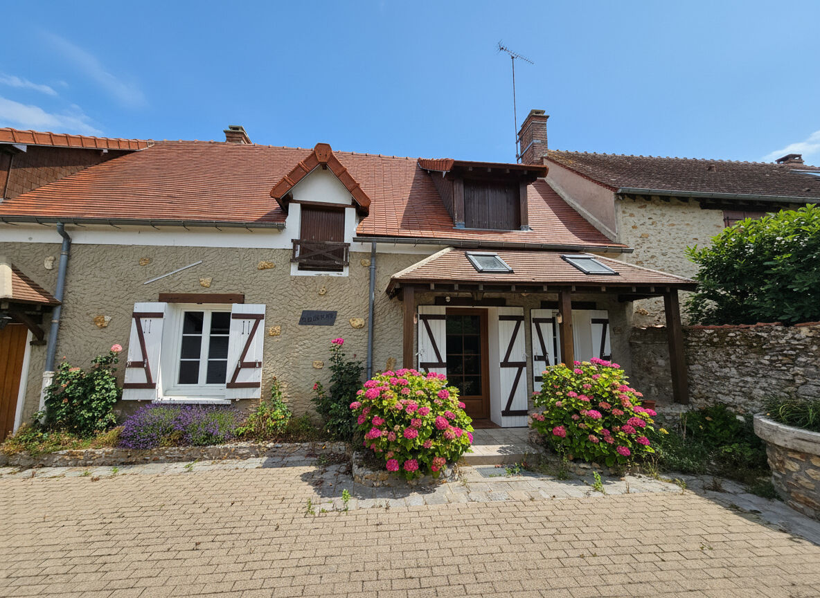 à 17 km de Rambouillet 379 000 € Maison 5 pièces , 3 chambres 148.77 m² Avec jardin, terrasse, garage/box Voir le bien