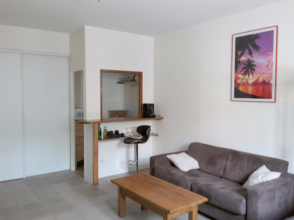à 21 km de Les Essarts-le-Roi 550 € / mois cc Appartement 1 pièce 27.31 m² Voir le bien