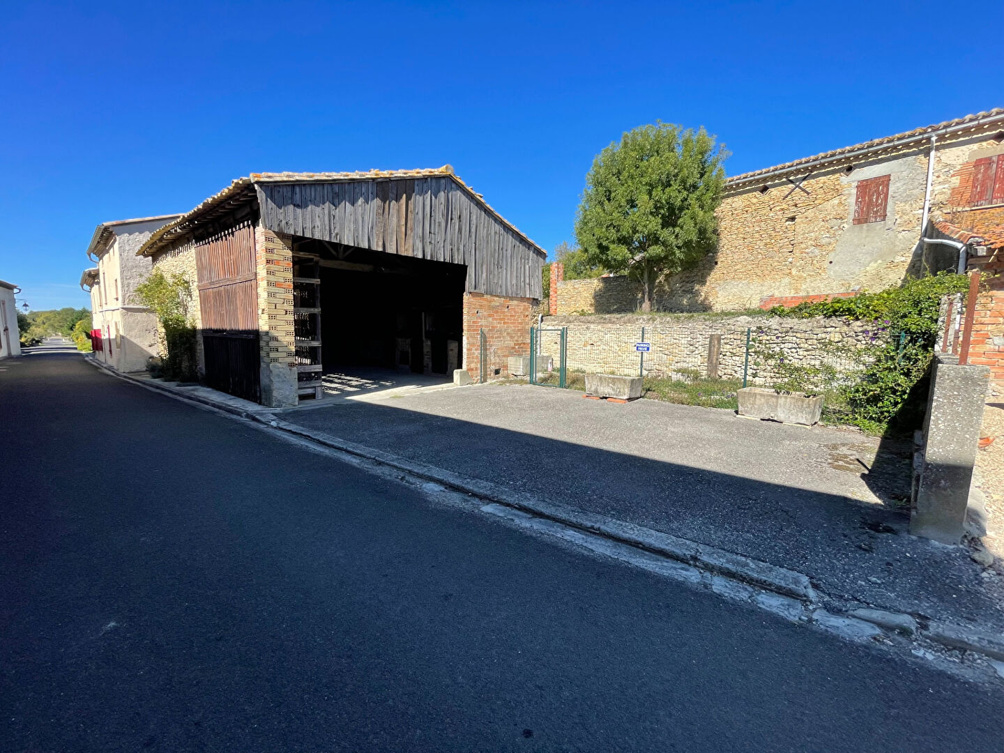 Grange SOUILHE (11400) 1 pièce 90.74 m²