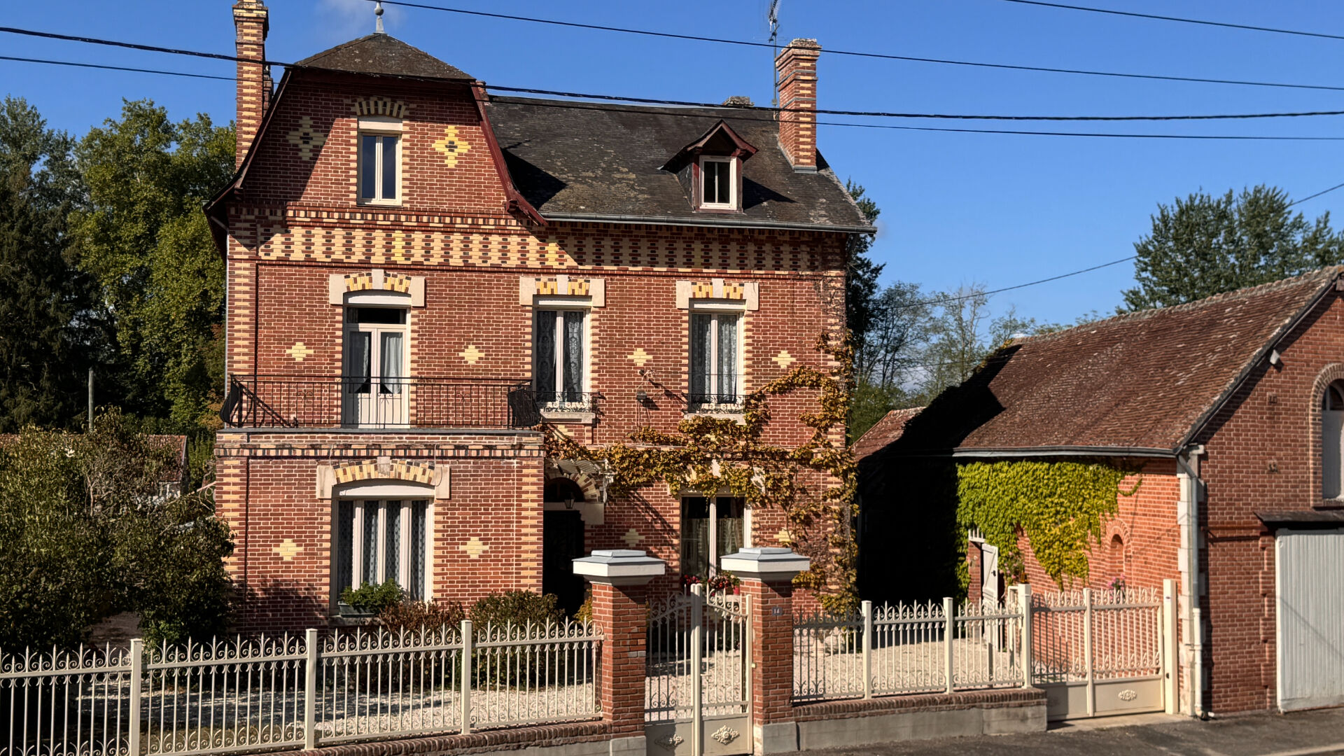 Maison LA FERTE IMBAULT (41300) 9 pi&egrave;ces 280.00 m&sup2;