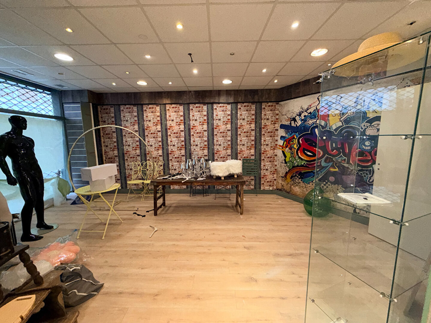 Local commercial HESDIN (62140) 2 pi&egrave;ces 119.30 m&sup2;