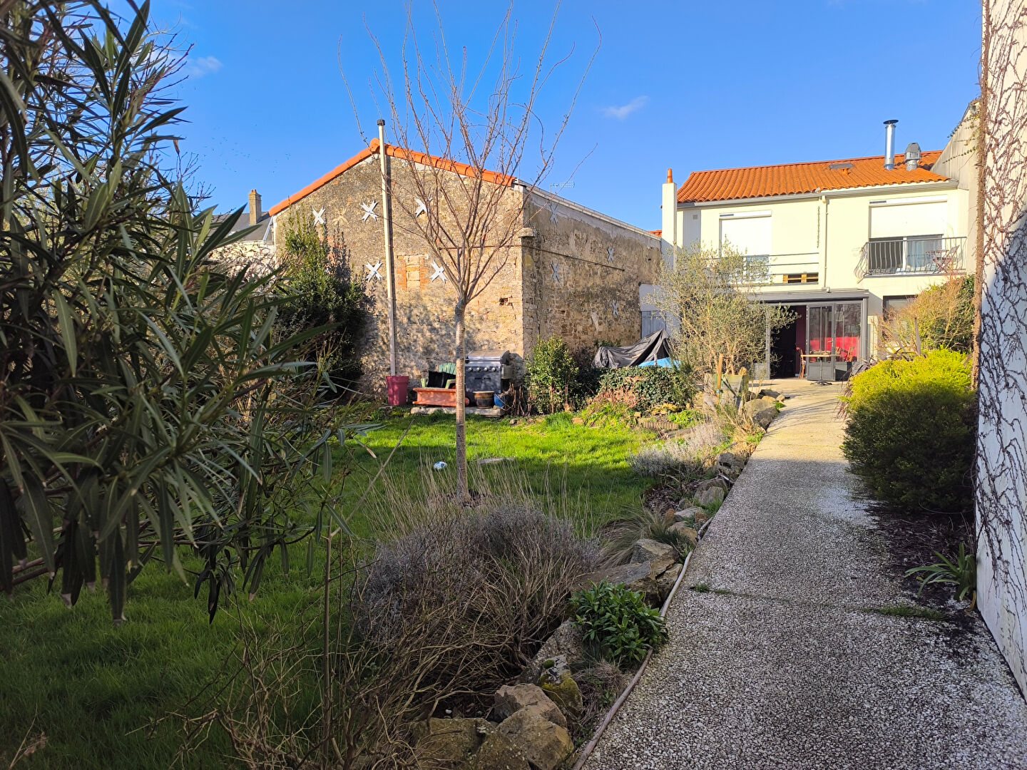 Local commercial TALMONT SAINT HILAIRE (85440) 240.00 m²