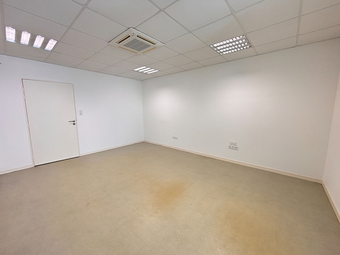 Bureaux TALMONT SAINT HILAIRE (85440) 20.00 m&sup2;
