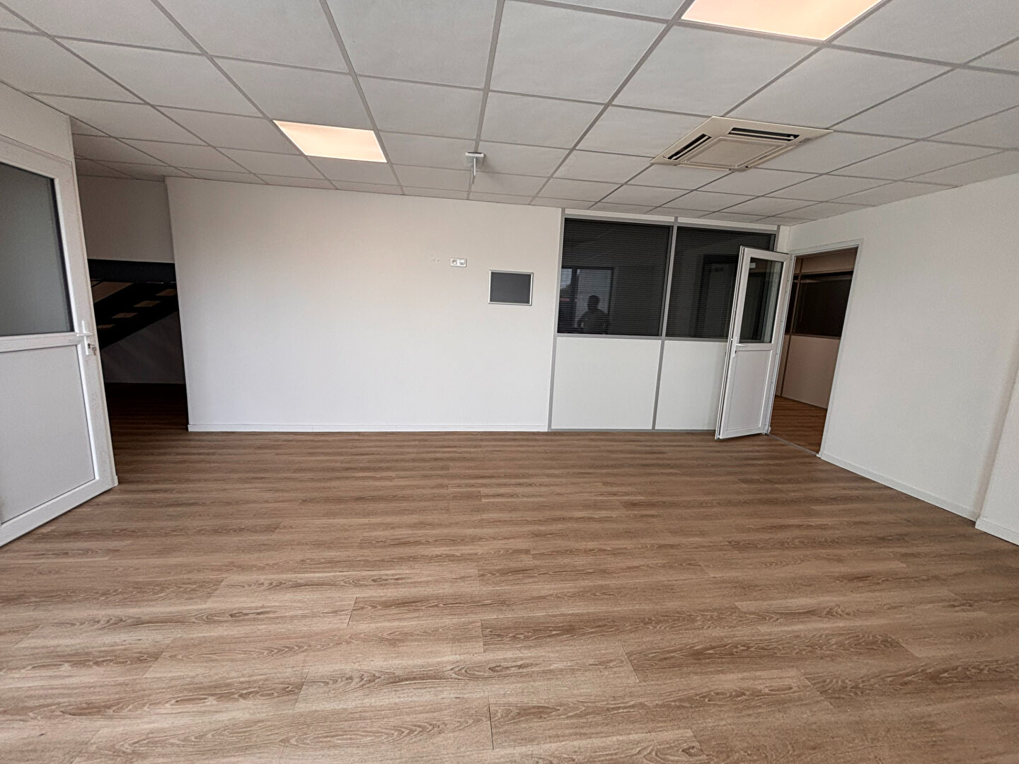 Bureaux ANGLES (85750) 130.00 m&sup2;