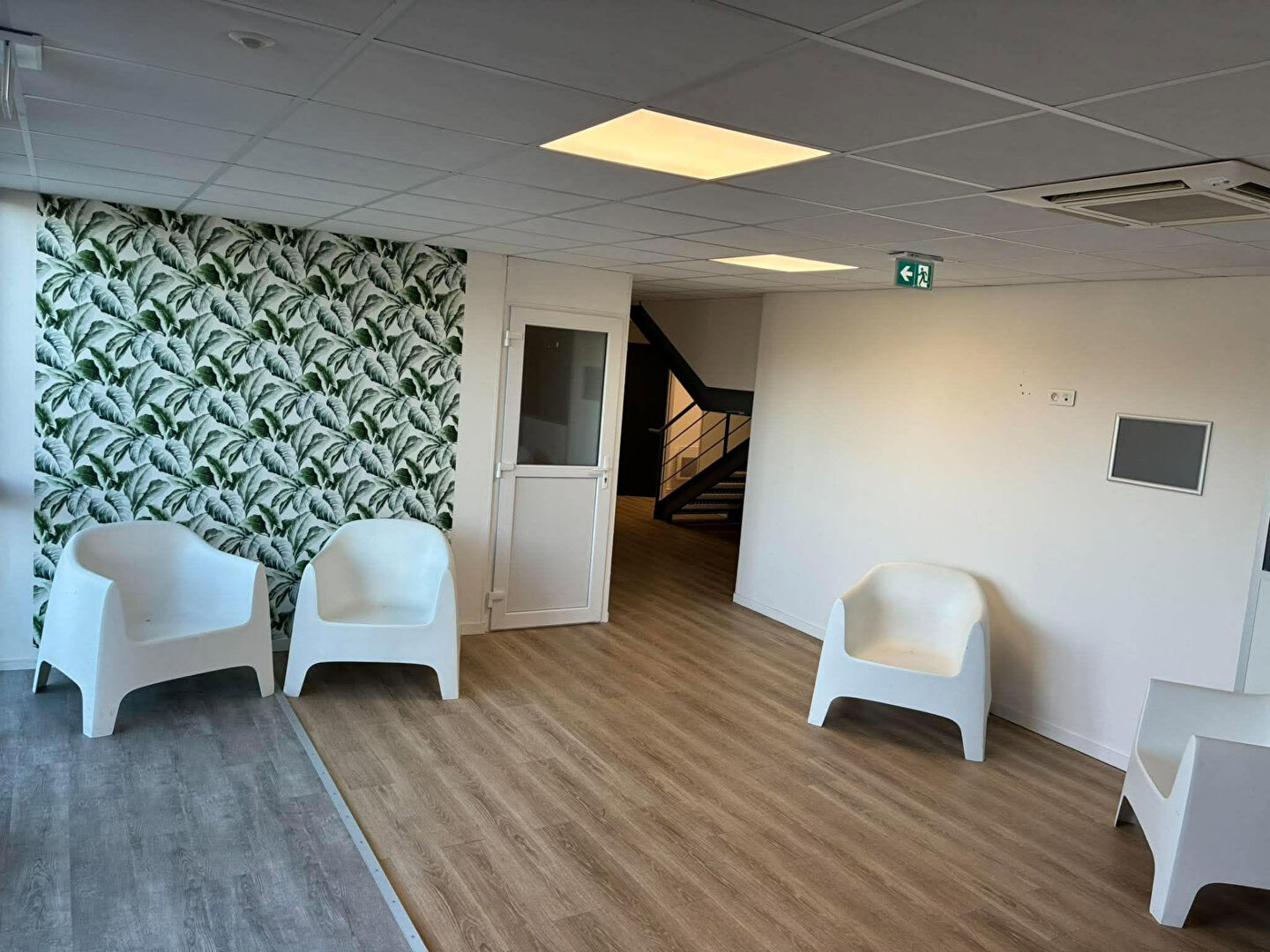 Bureaux ANGLES (85750) 130.00 m&sup2;