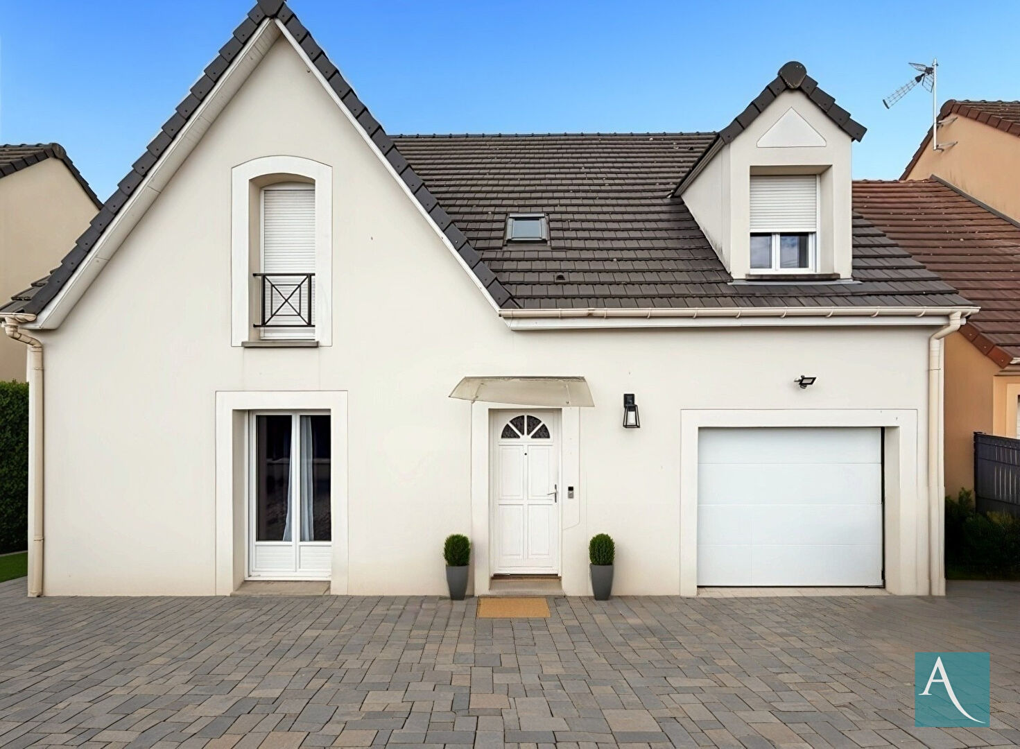 à 9 km de Fleury-Mérogis Exclusif 399 815 € Maison 6 pièces , 4 chambres 120.00 m² Avec jardin, terrasse, garage/box Voir le bien