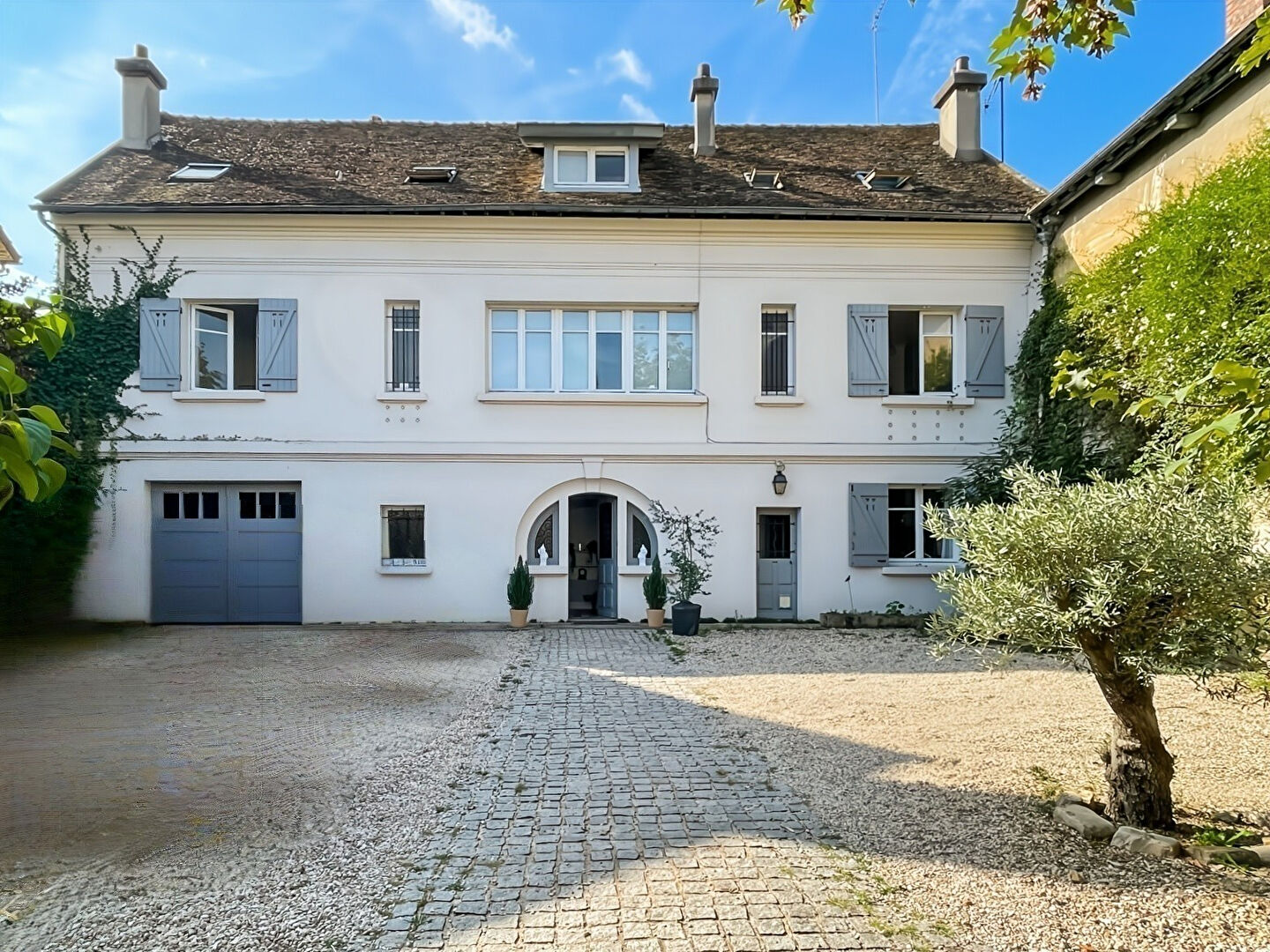 Arpajon (91) 635 000 € Maison 9 pièces , 6 chambres 273.74 m² Avec garage/box Voir le bien
