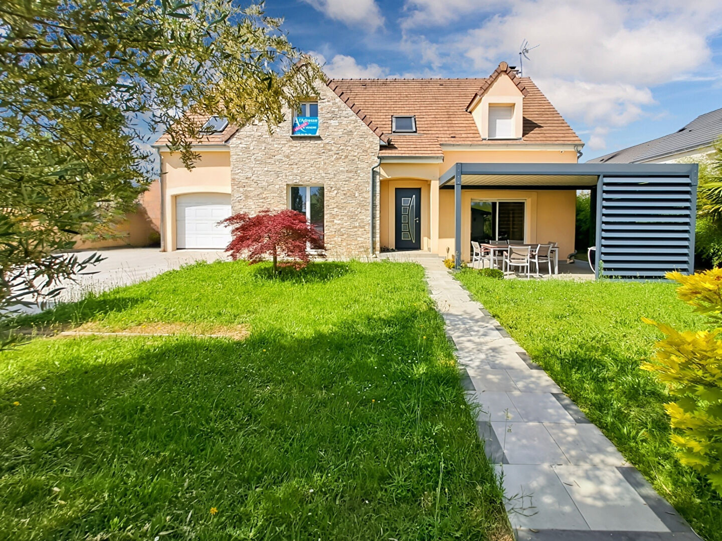à 4 km de Linas Exclusif 499 280 € Maison 7 pièces , 5 chambres 171.00 m² Avec jardin, terrasse, garage/box Voir le bien