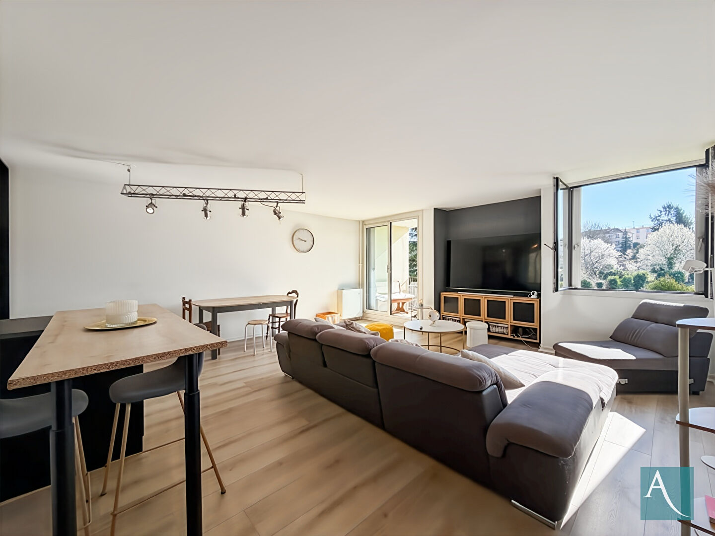 à 4 km de Brétigny-sur-Orge Exclusif 219 000 € Appartement 5 pièces , 3 chambres 90.59 m² Avec jardin Voir le bien