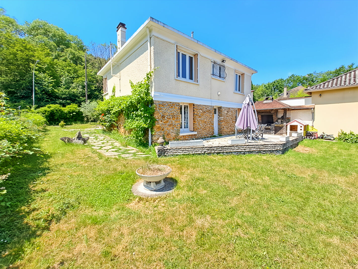 à 8 km de Breuillet Exclusif 279 960 € Maison 5 pièces , 3 chambres 112.60 m² Avec jardin, terrasse, garage/box Voir le bien