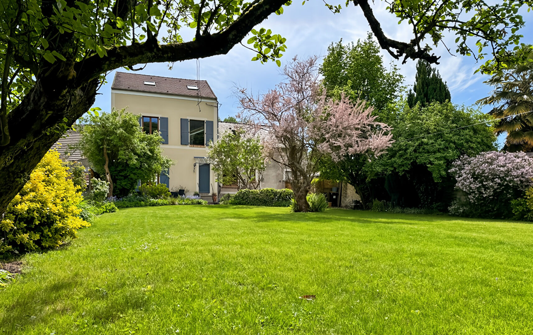 Morigny-Champigny (91) 334 400 € Maison 6 pièces , 5 chambres 137.33 m² Avec jardin