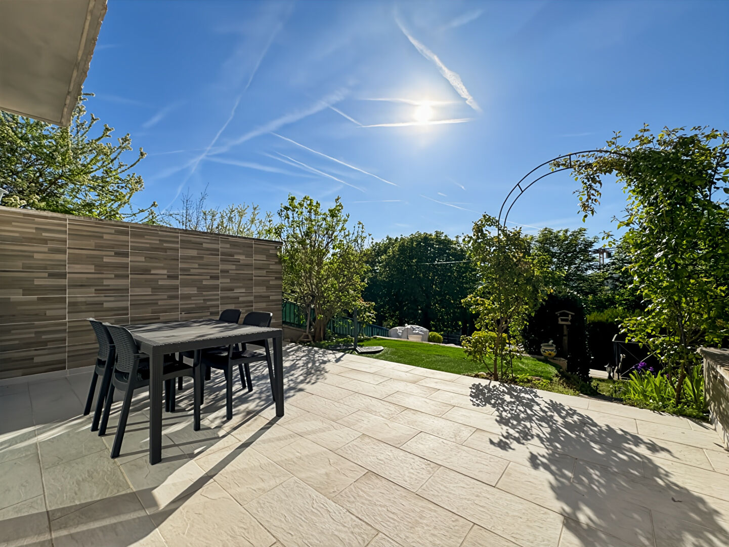 Étampes (91) Exclusif 192 160 € Appartement 3 pièces , 2 chambres 63.08 m² Avec jardin Voir le bien