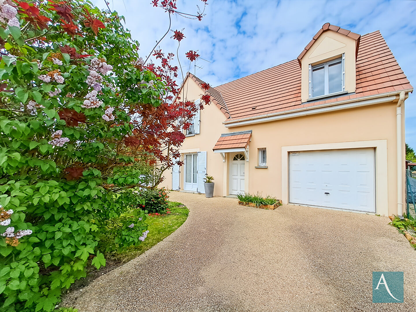 Ollainville (91) 359 900 € Maison 5 pièces , 3 chambres 117.00 m² Avec jardin, terrasse, garage/box Voir le bien