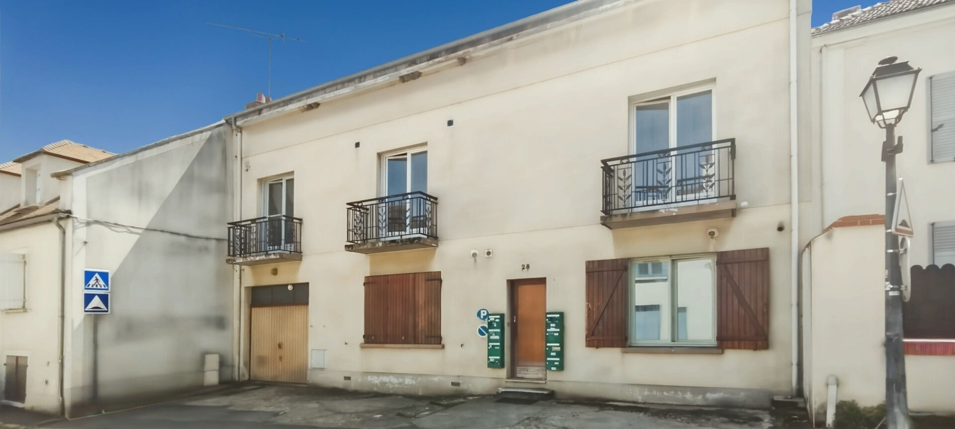 Immeuble CHAMARANDE (91730) 15 pi&egrave;ces 249.00 m&sup2;