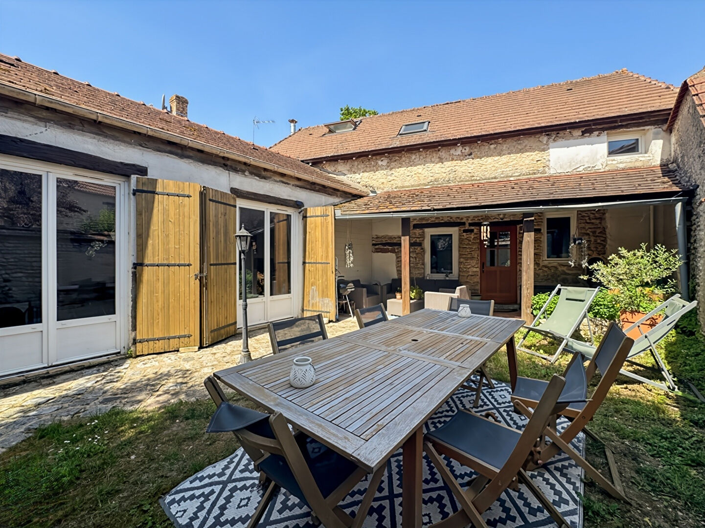 Angerville (91) 214 900 € Maison 5 pièces , 4 chambres 155.00 m² Avec jardin, terrasse Voir le bien
